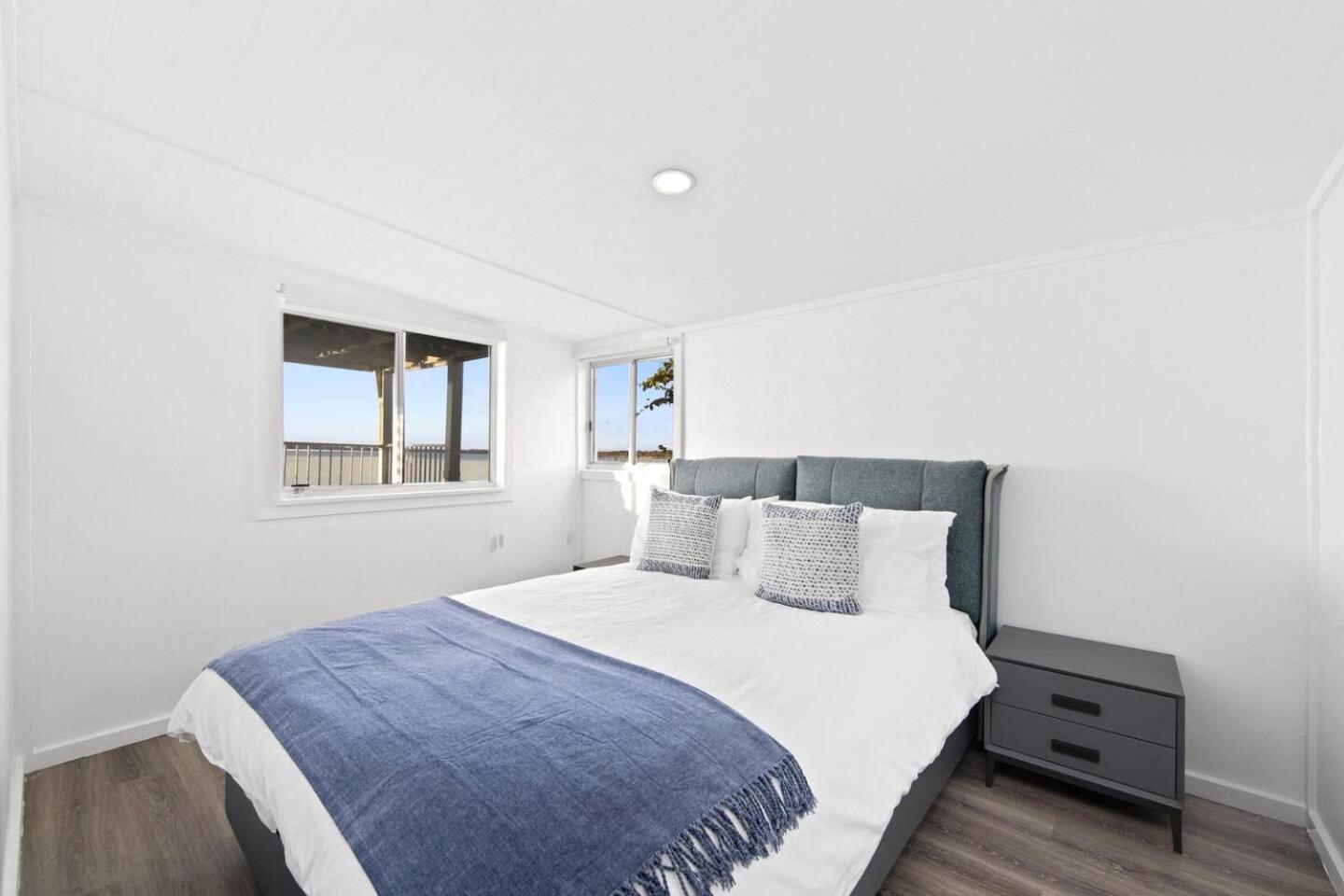 Luxury Waterfront Holiday Home