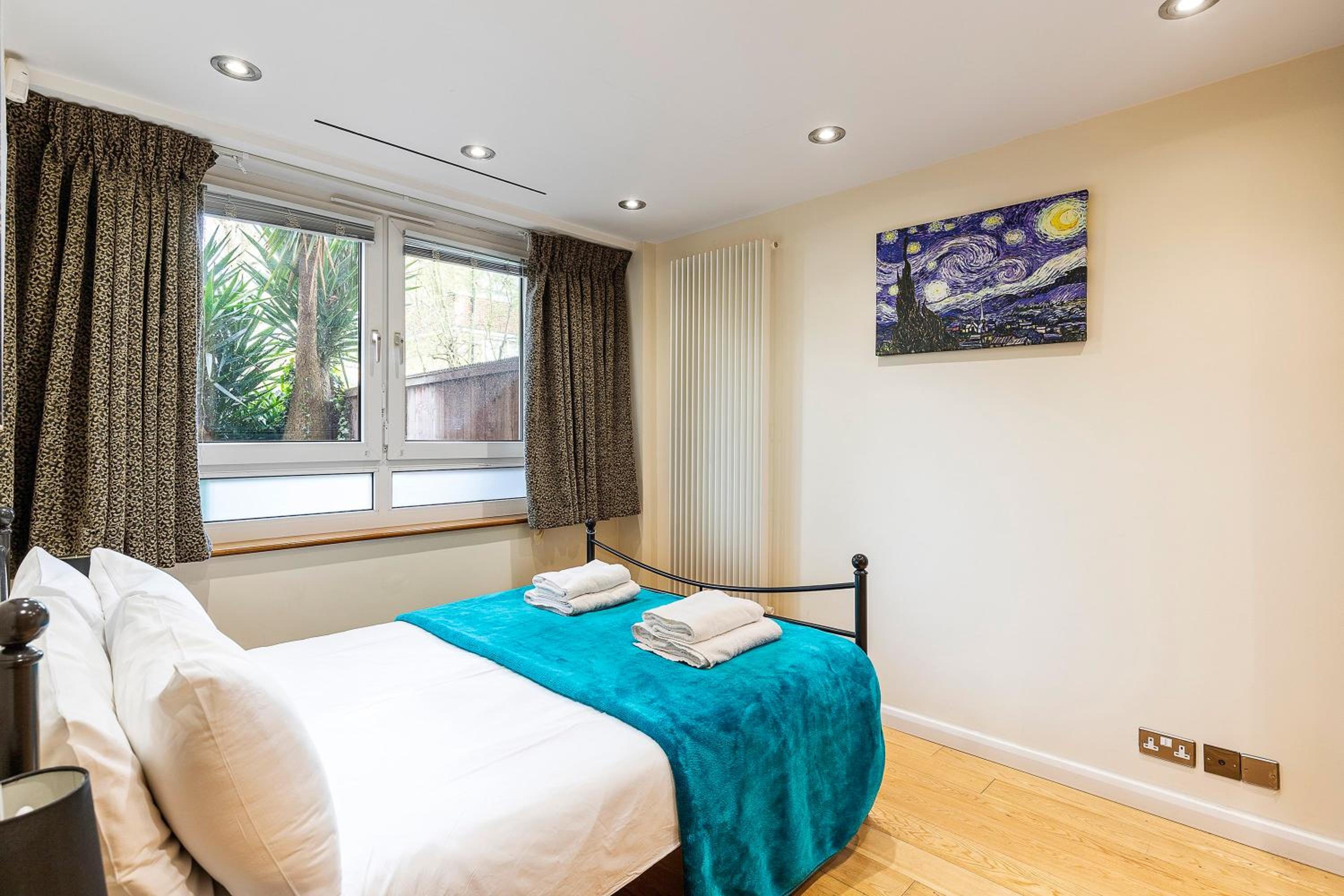 Tower Bridge 2BR apartment for 6 with terrace