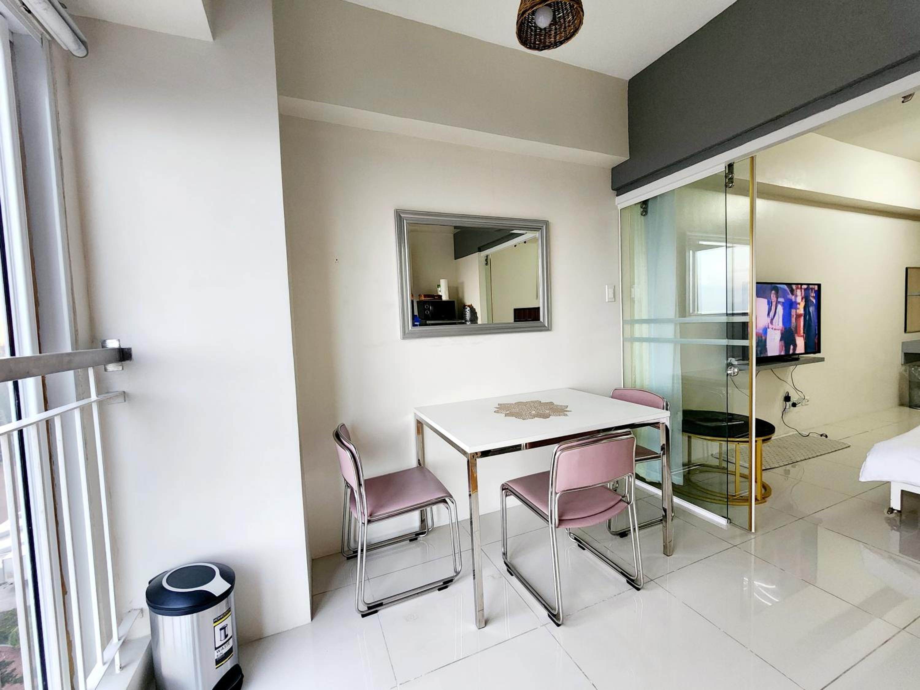 Relaxing Stay Tagaytay view 5