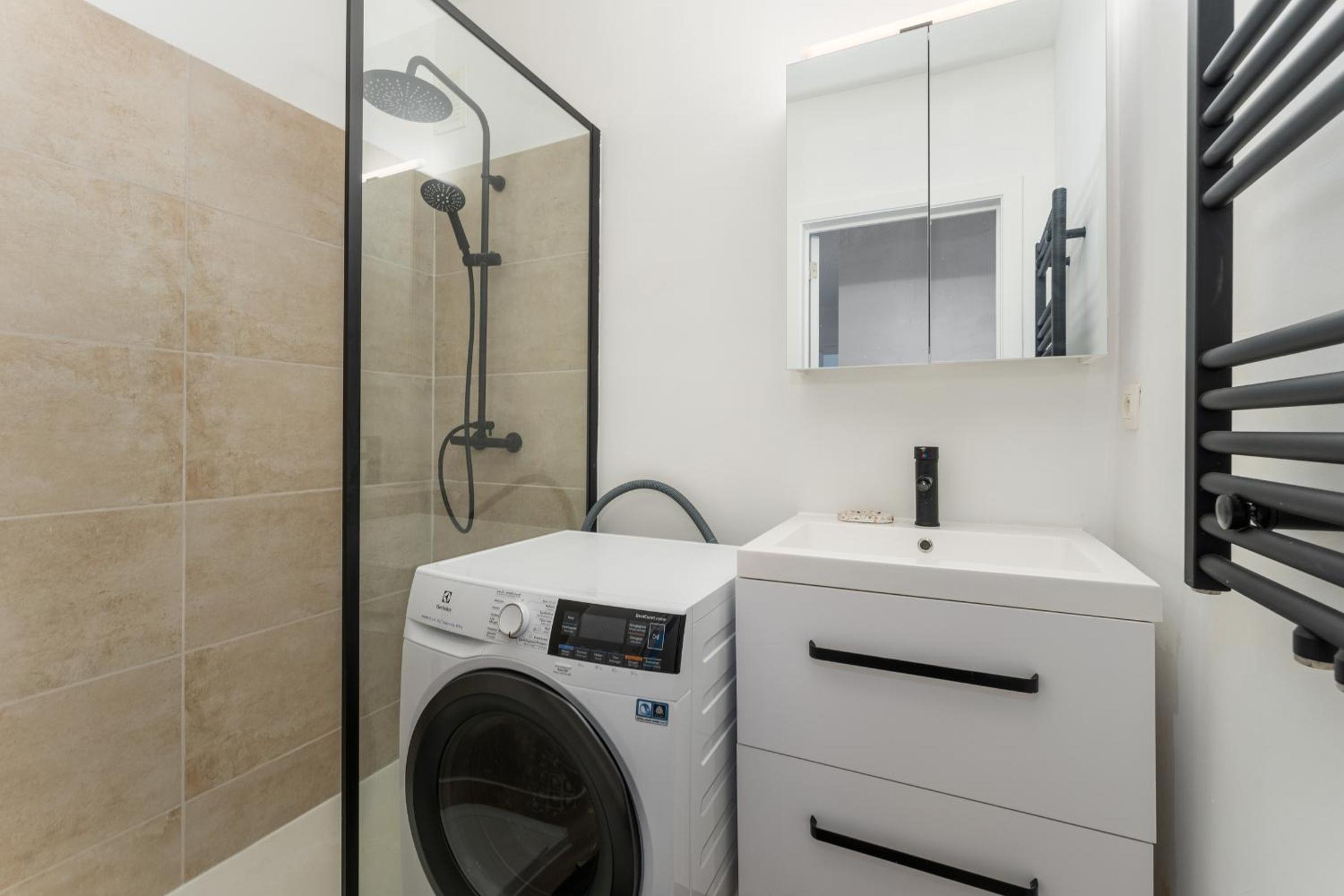 2-bedroom apartment with park view