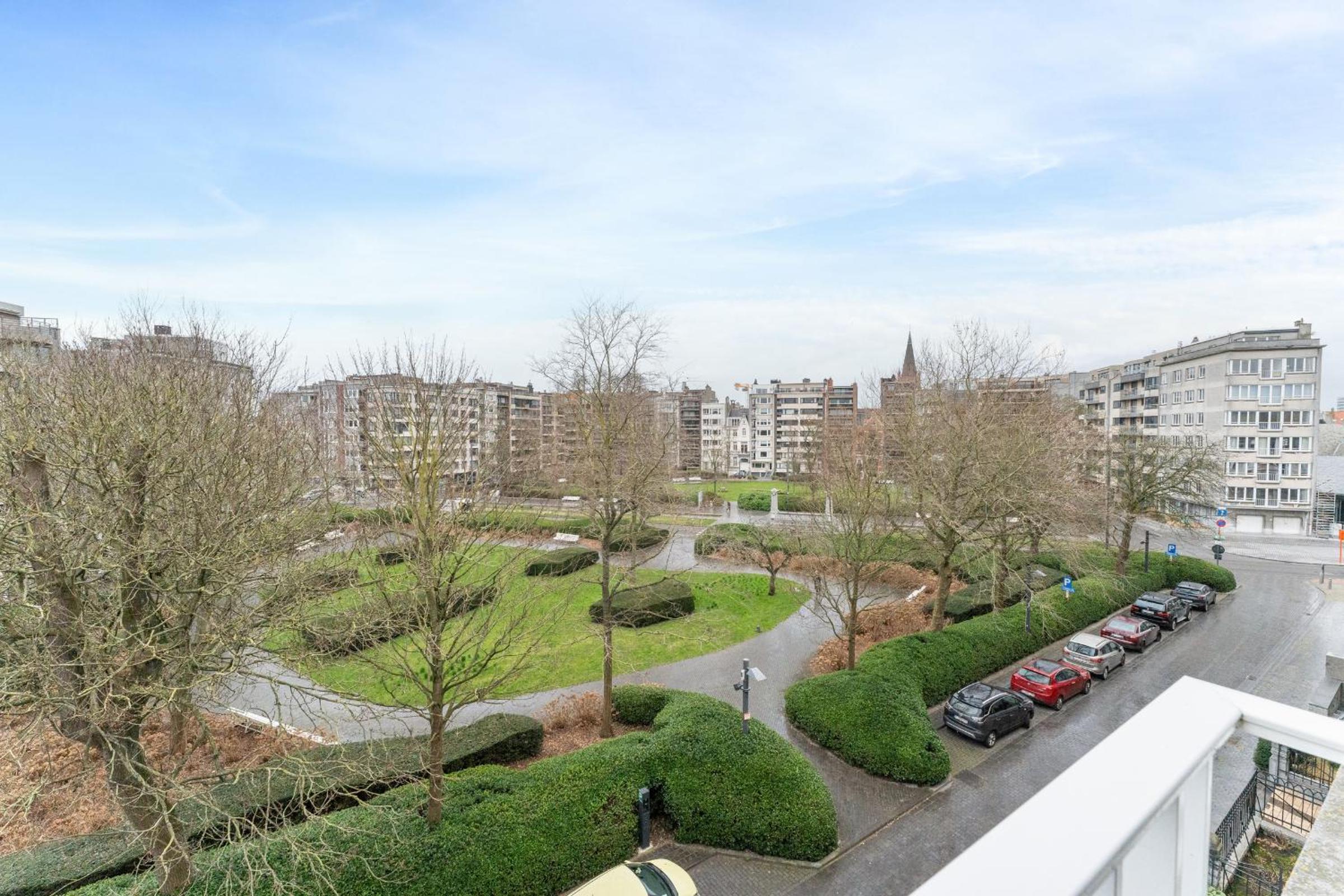 2-bedroom apartment with park view