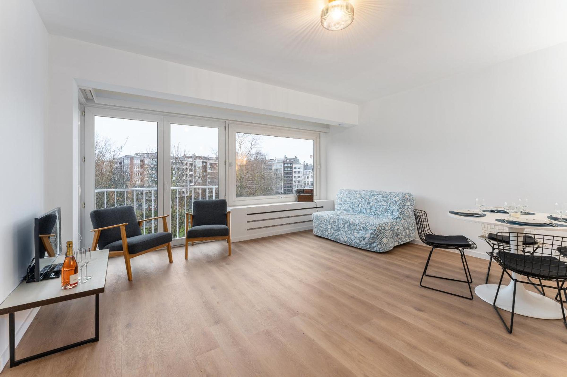 2-bedroom apartment with park view