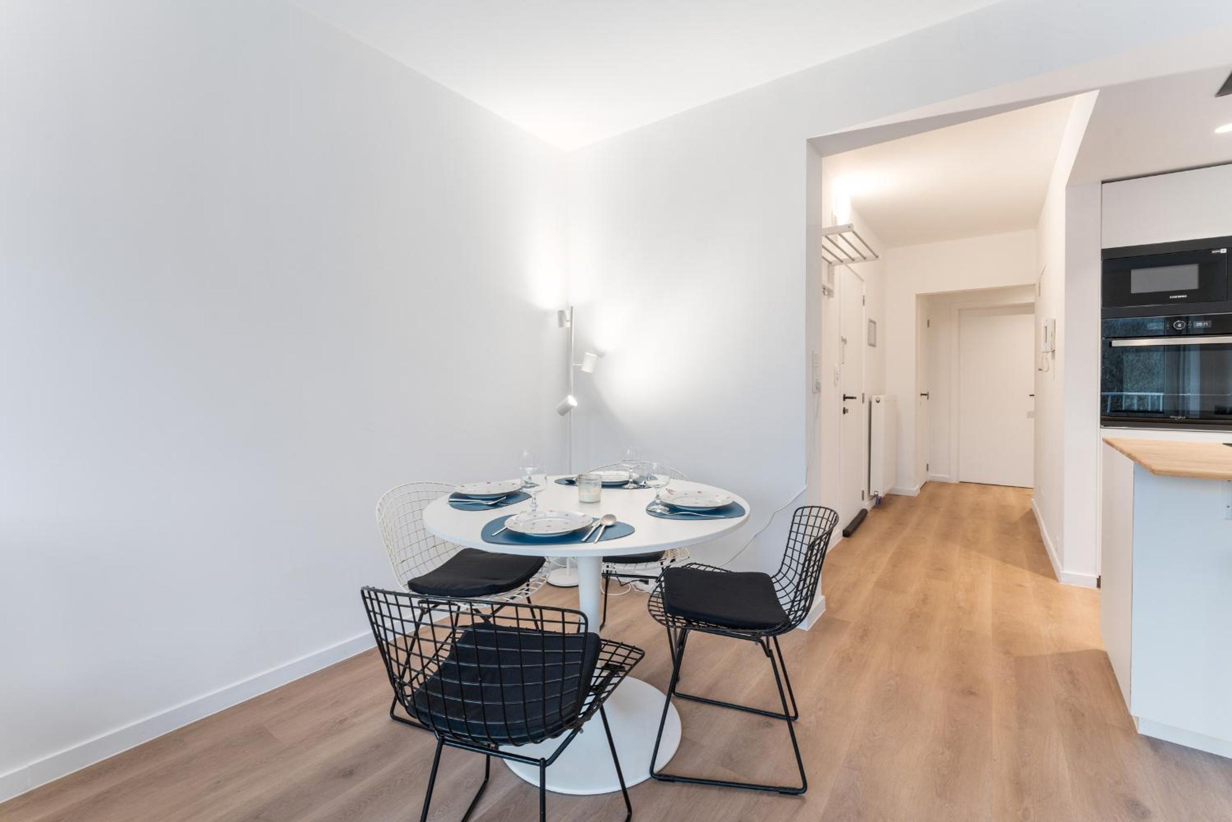 2-bedroom apartment with park view