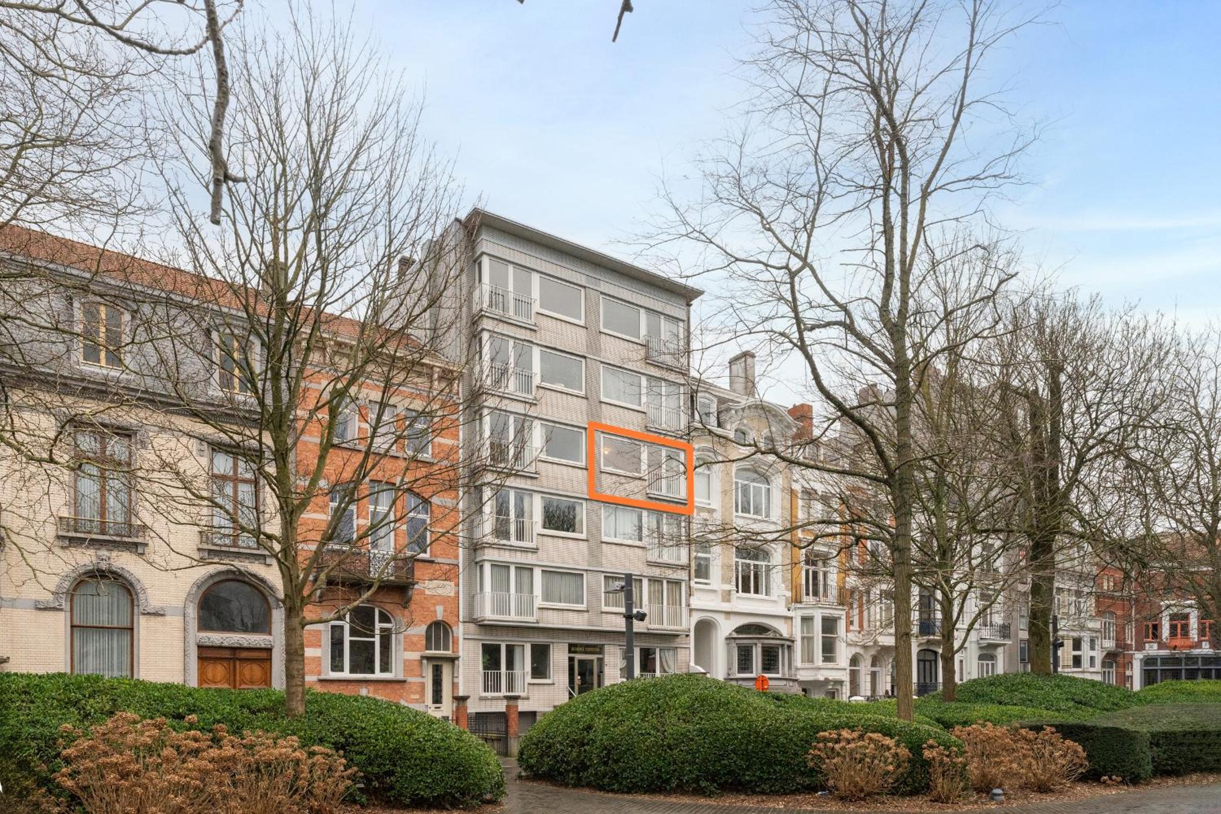 2-bedroom apartment with park view