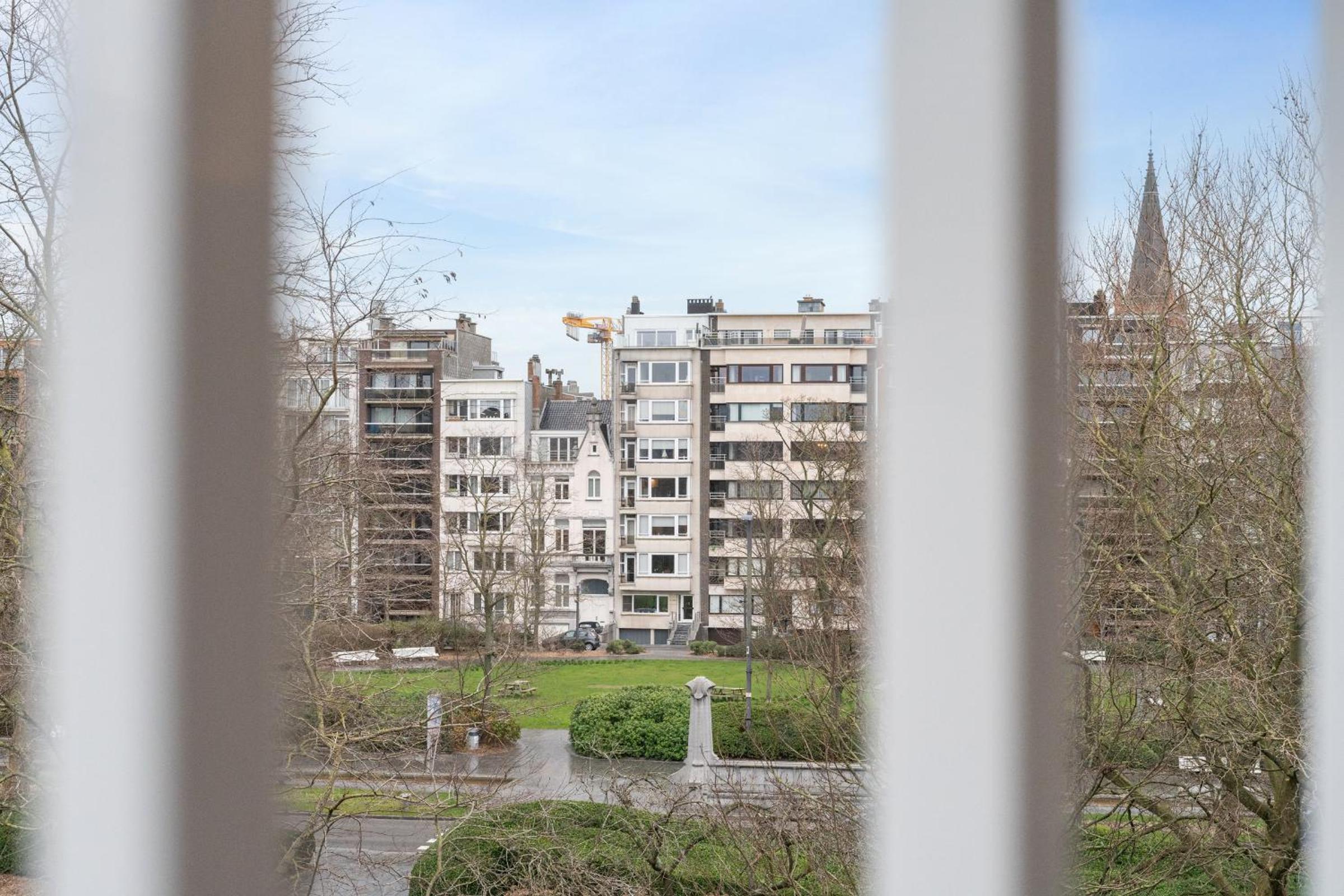 2-bedroom apartment with park view