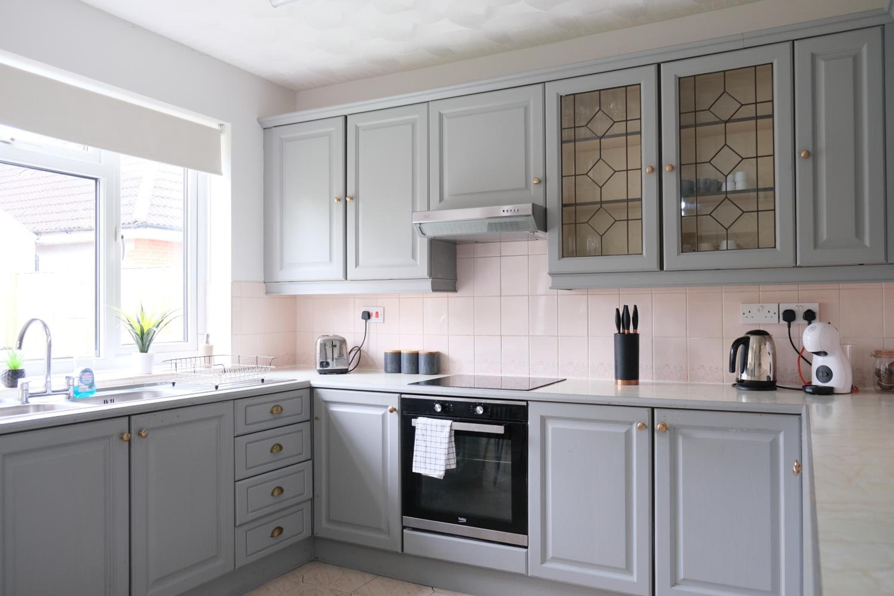 Bright and Spacious 4 Bedroom Home in Bedford view 2