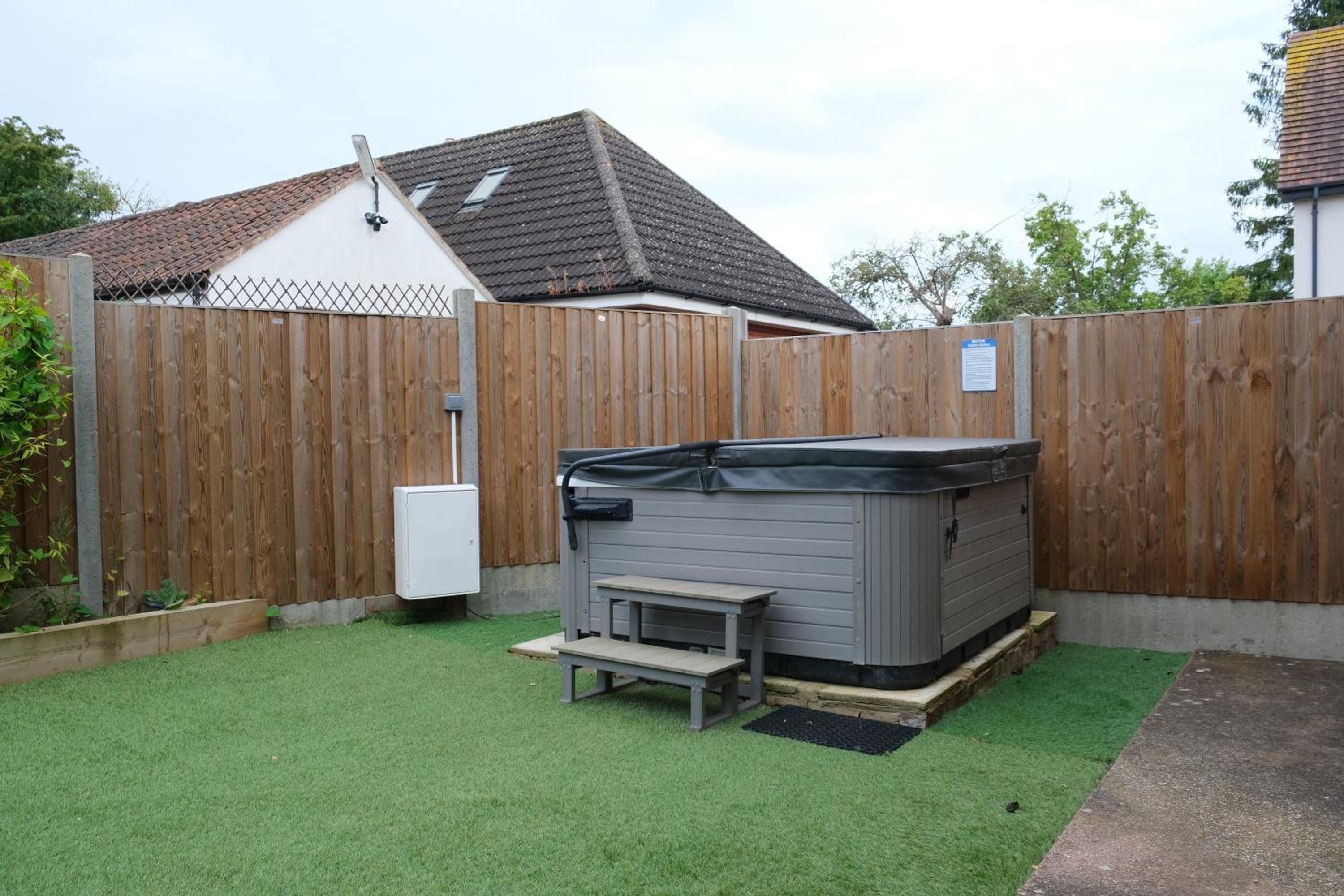 Bright and Spacious 4 Bedroom Home in Bedford view 5