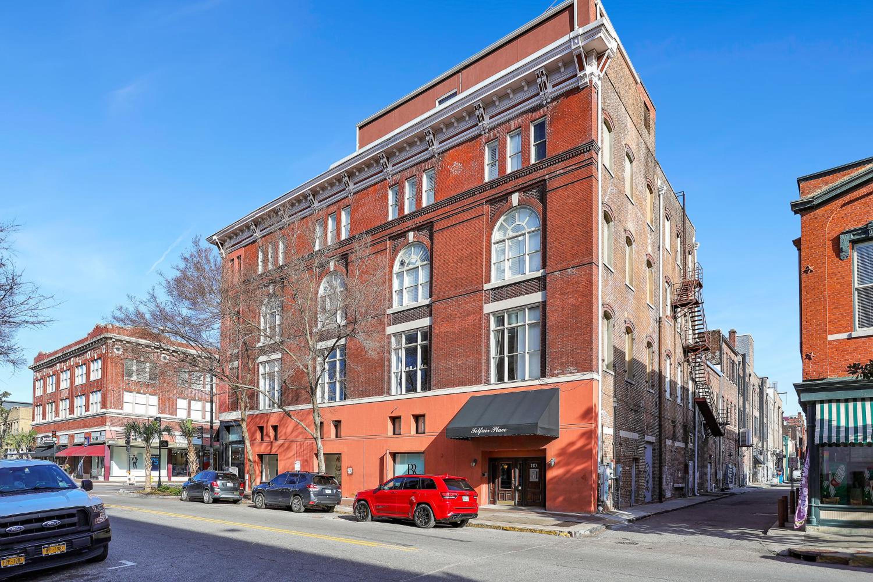Corner View Broughton St Condo with Elevator and Reserved Parking view 3