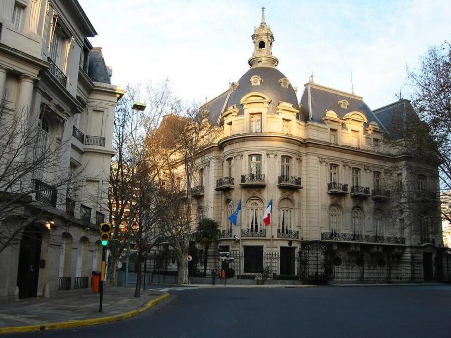 Relax in a sunny apartment in exclusive Recoleta