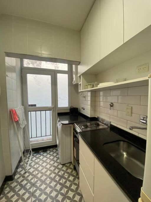Relax in a sunny apartment in exclusive Recoleta
