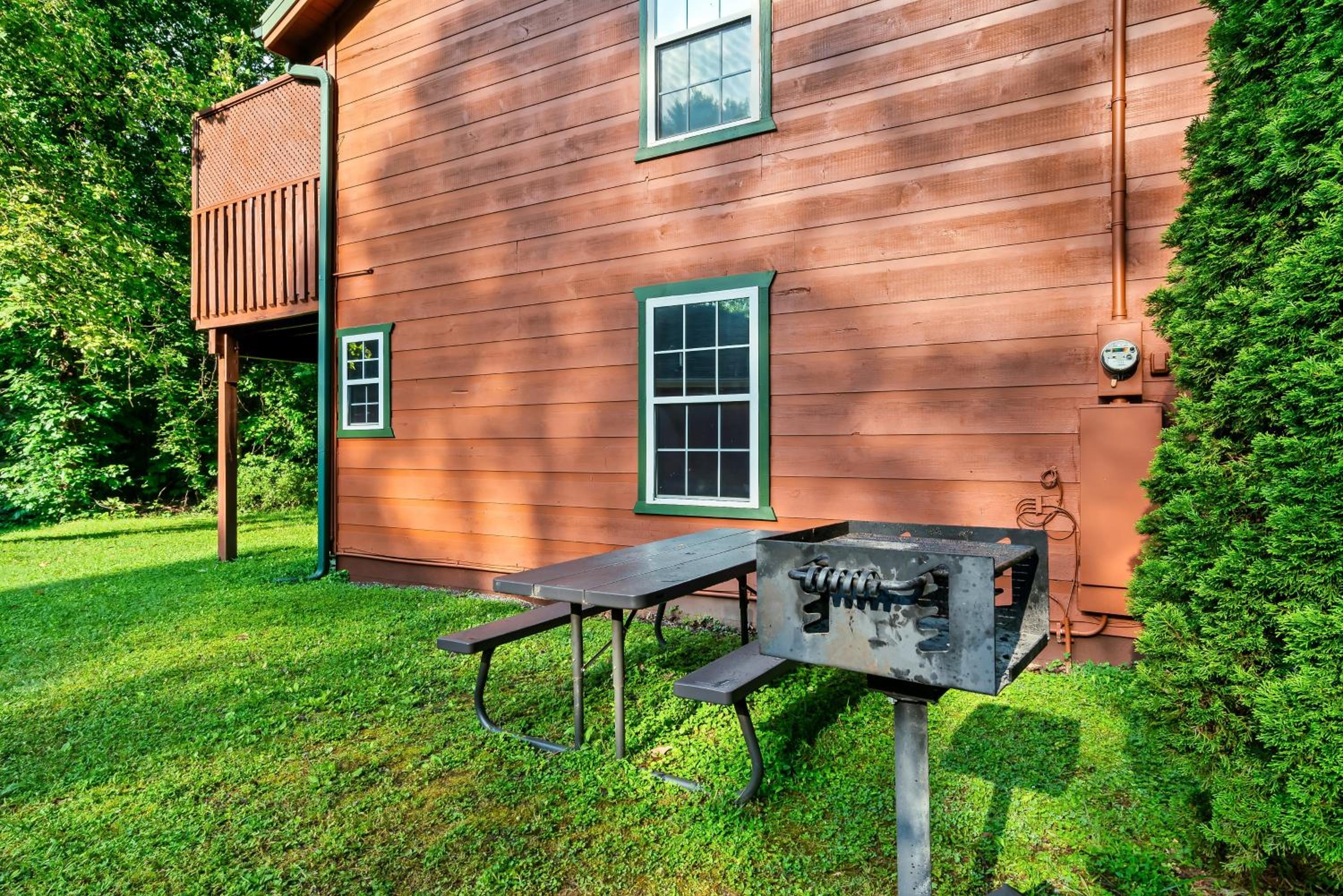 Gatlinburg~Hottub~WiFi~Pool Table~Arts~Ripleys! view 3