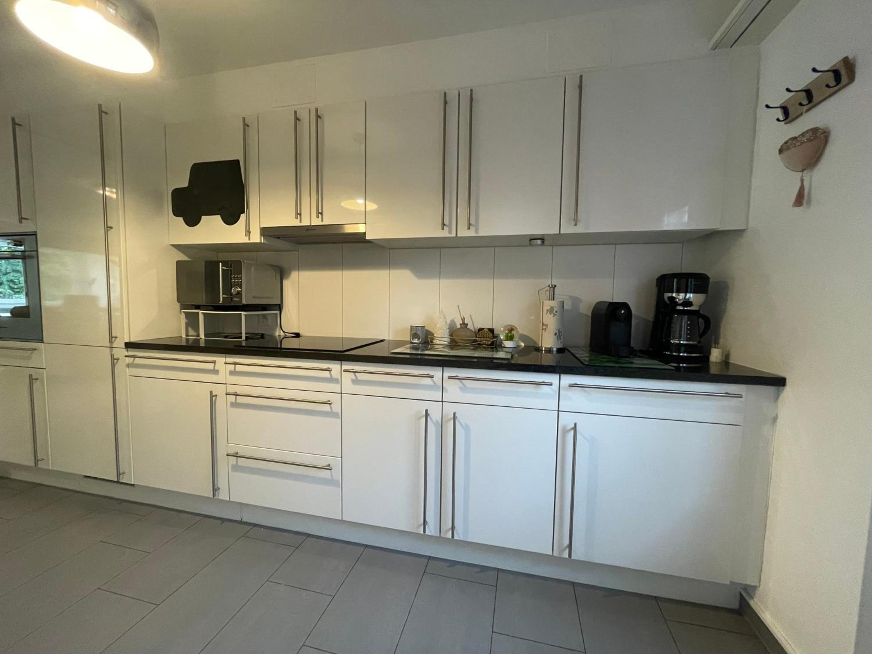 Modern 3 bedroom apartment near ISB and Basel