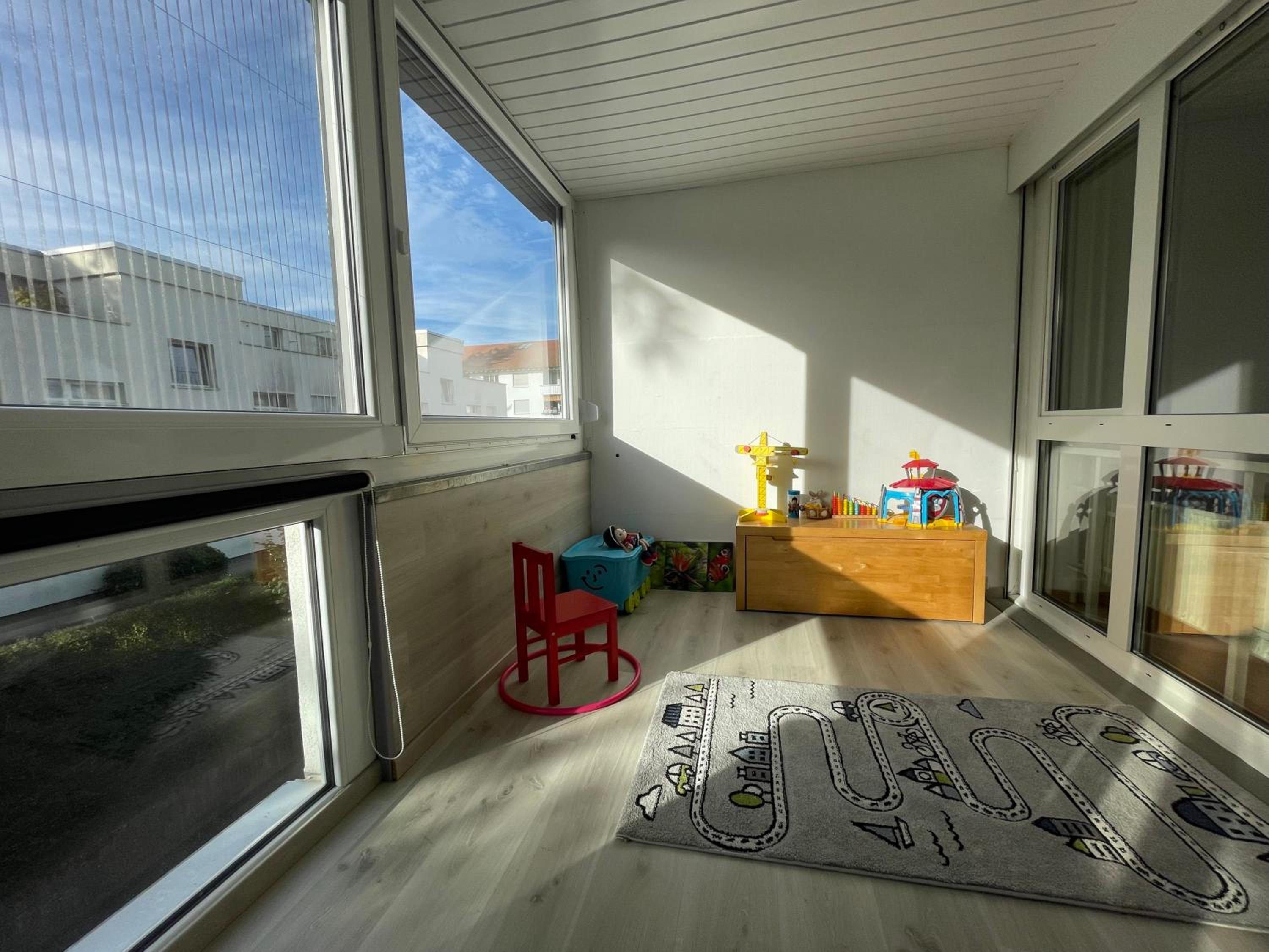 Modern 3 bedroom apartment near ISB and Basel
