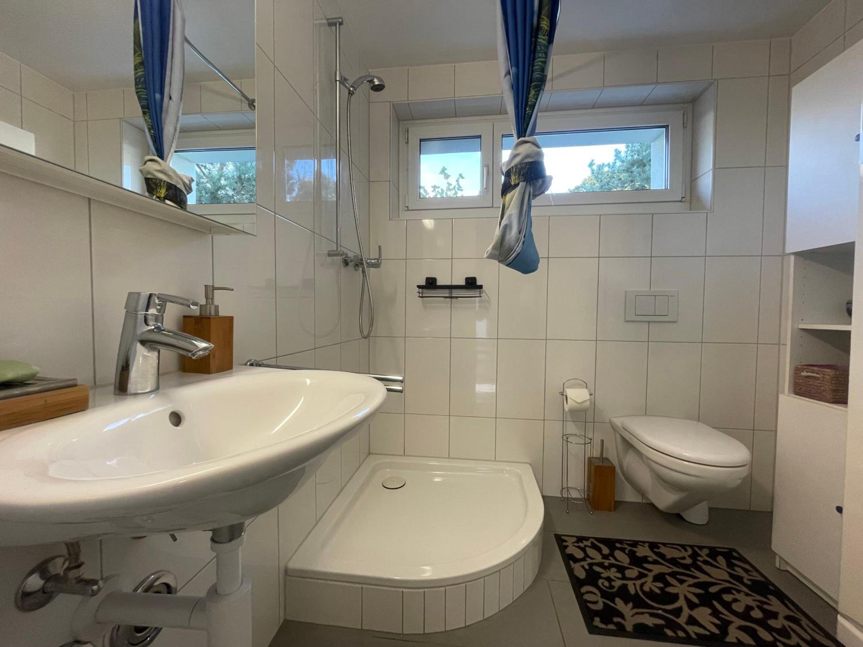 Modern 3 bedroom apartment near ISB and Basel