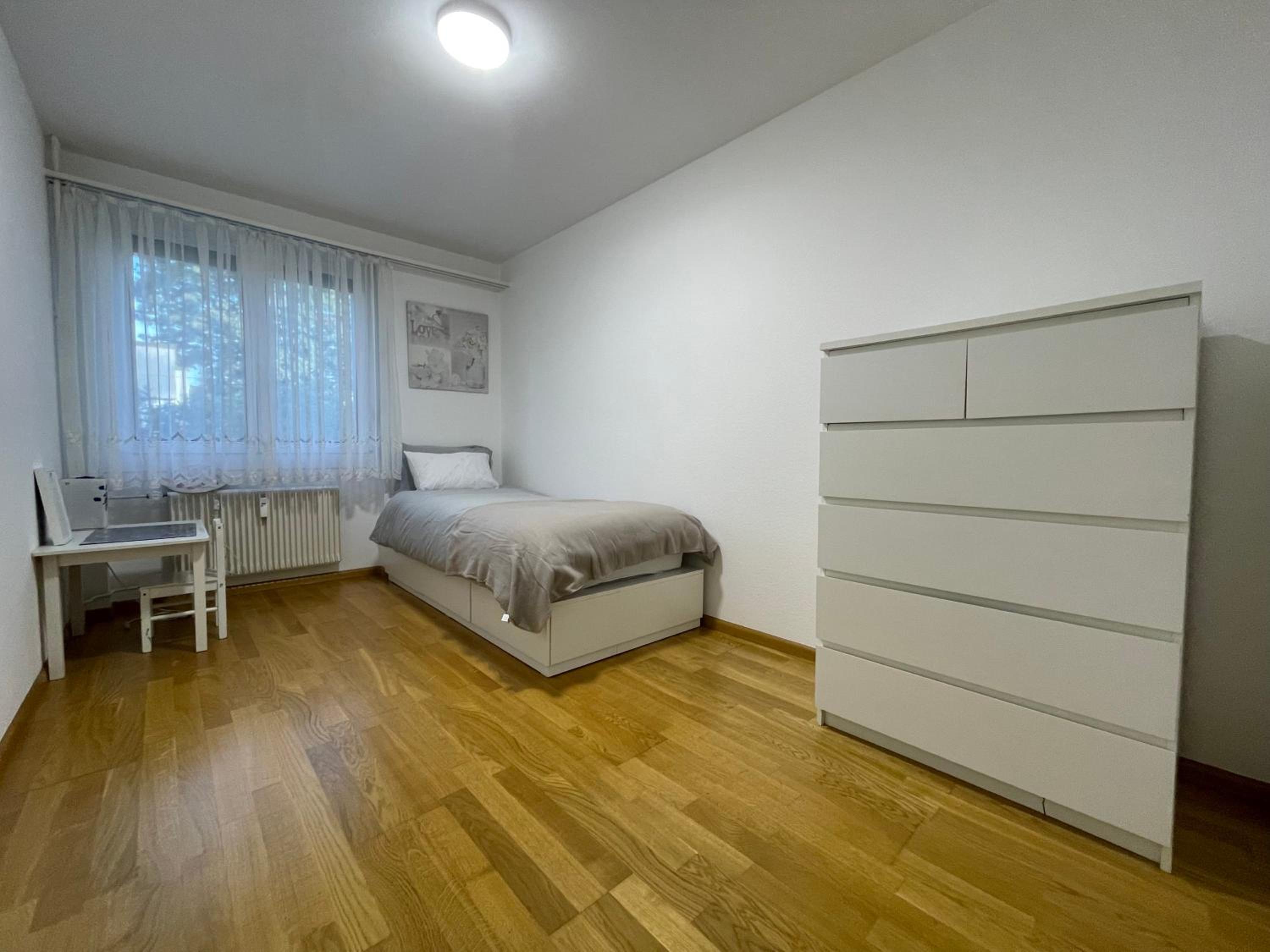 Modern 3 bedroom apartment near ISB and Basel