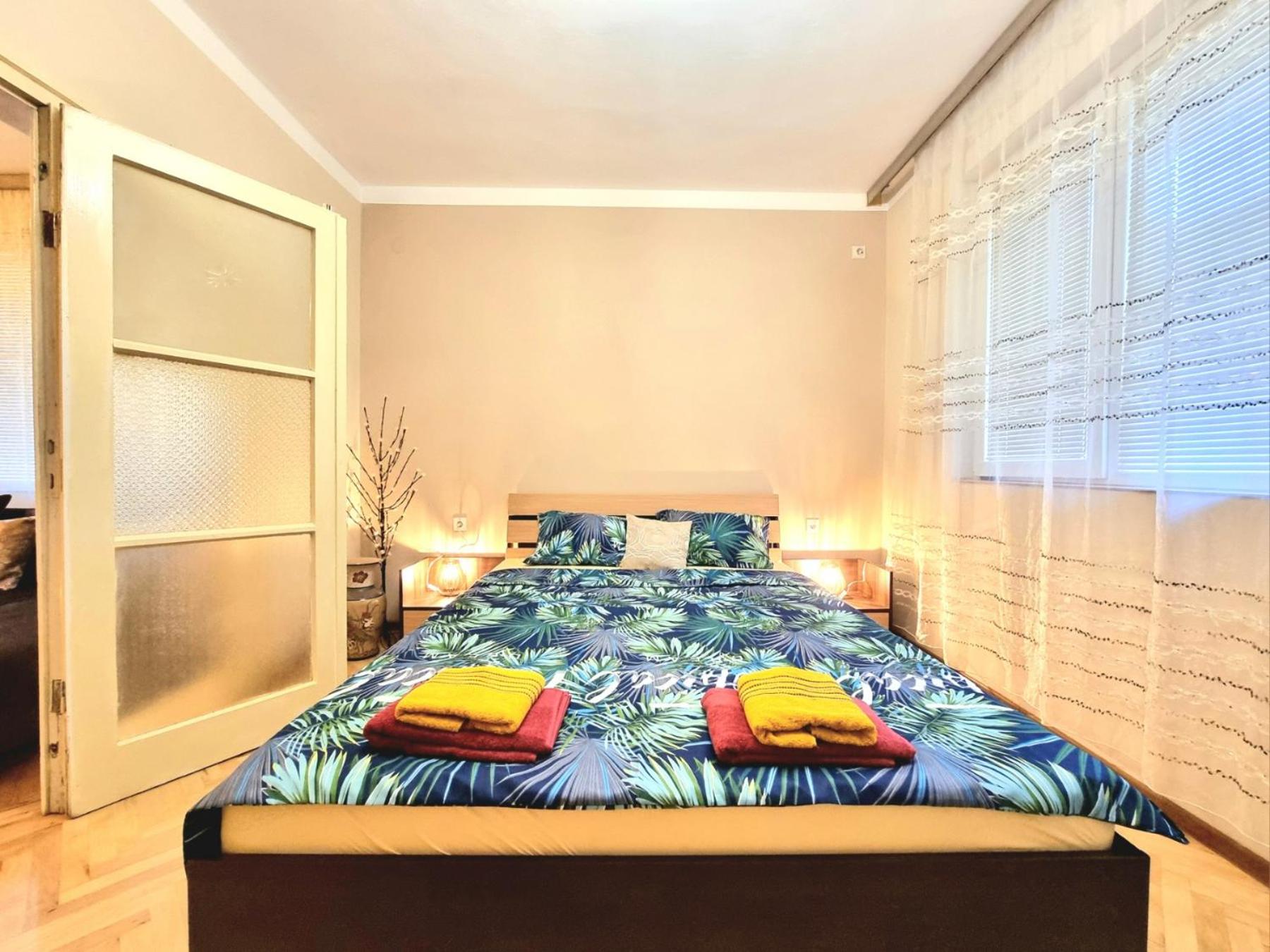Super Center-Huge 2 bedrooms Apartment