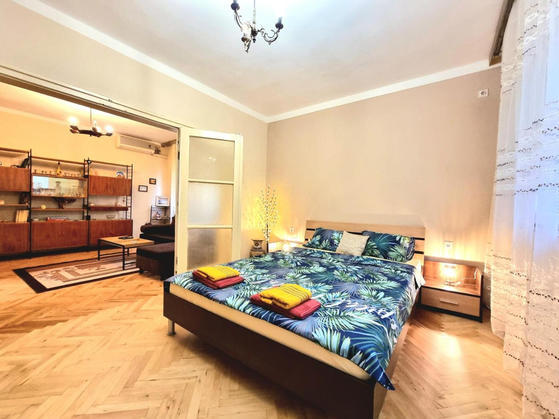 Super Center-Huge 2 bedrooms Apartment