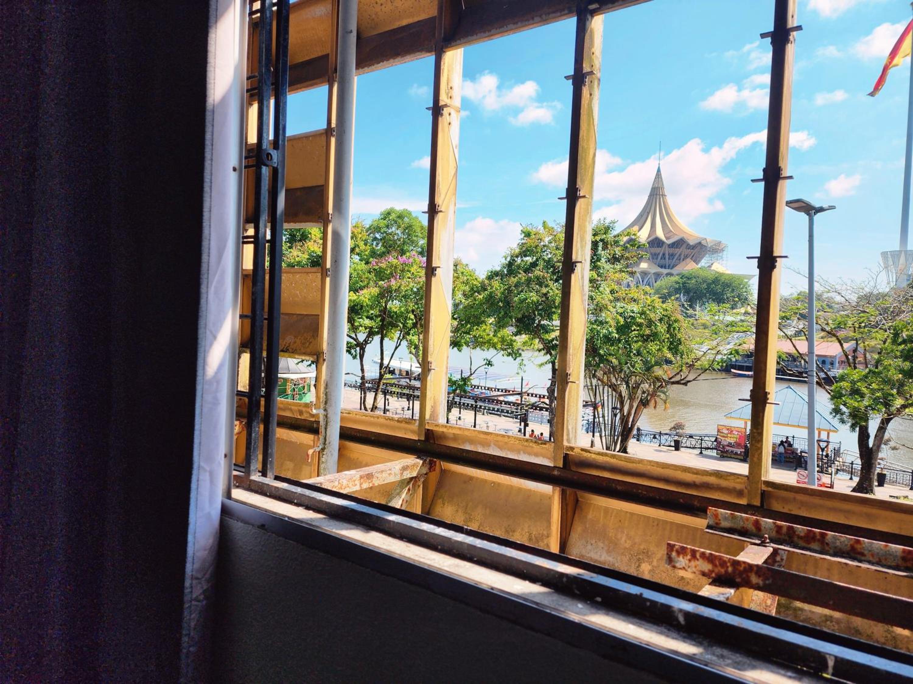 Upspot Kuching Waterfront Premium Hostel