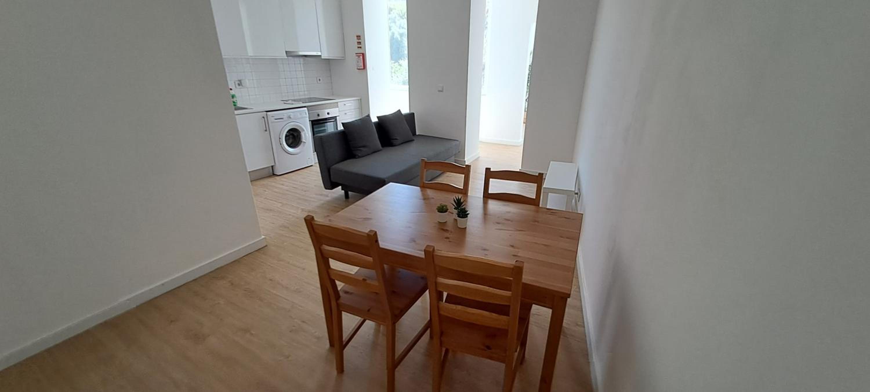 Serafina 2nd floor 2BR with swimingpool view 3