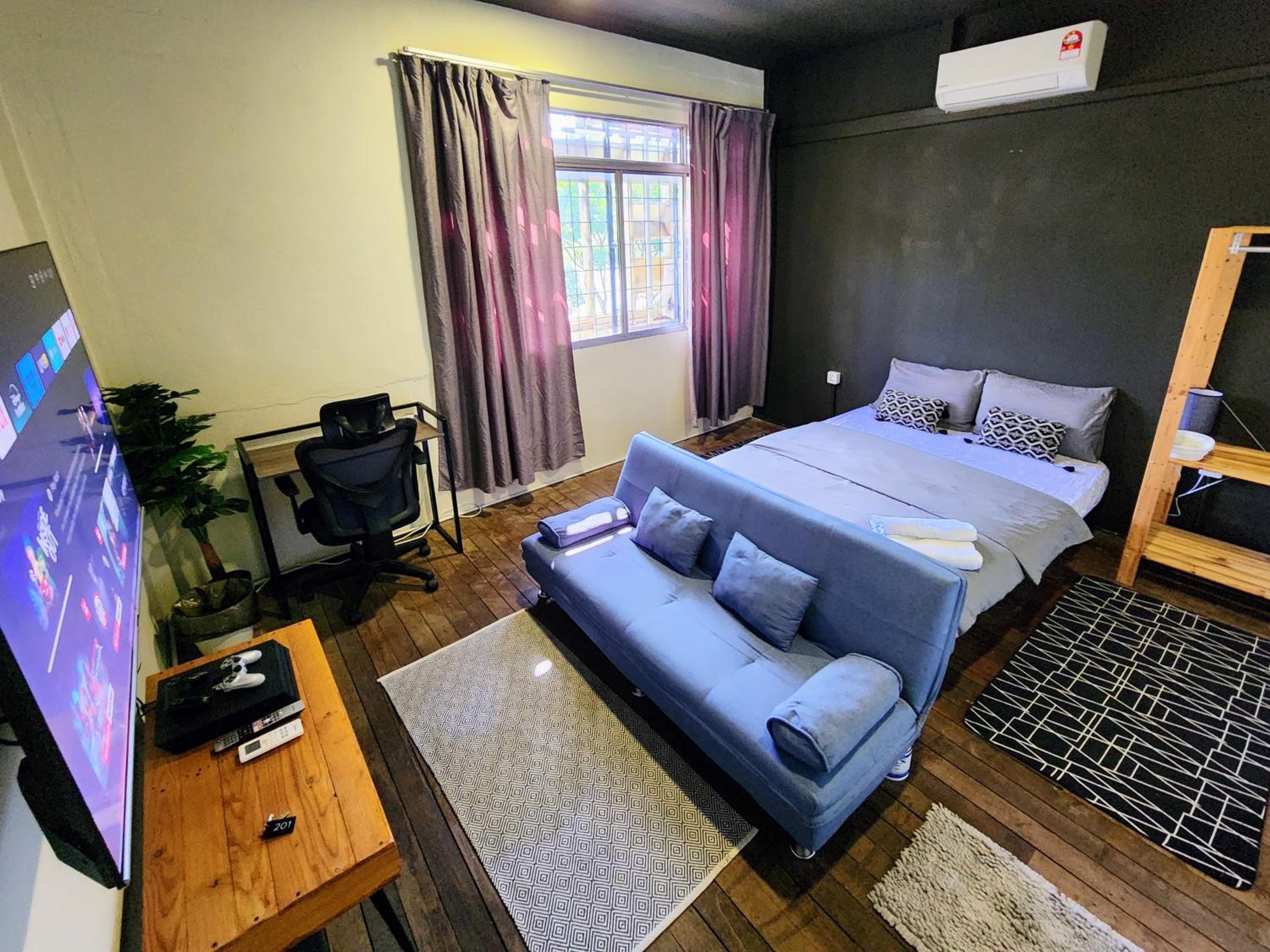 Upspot Kuching Waterfront Premium Hostel