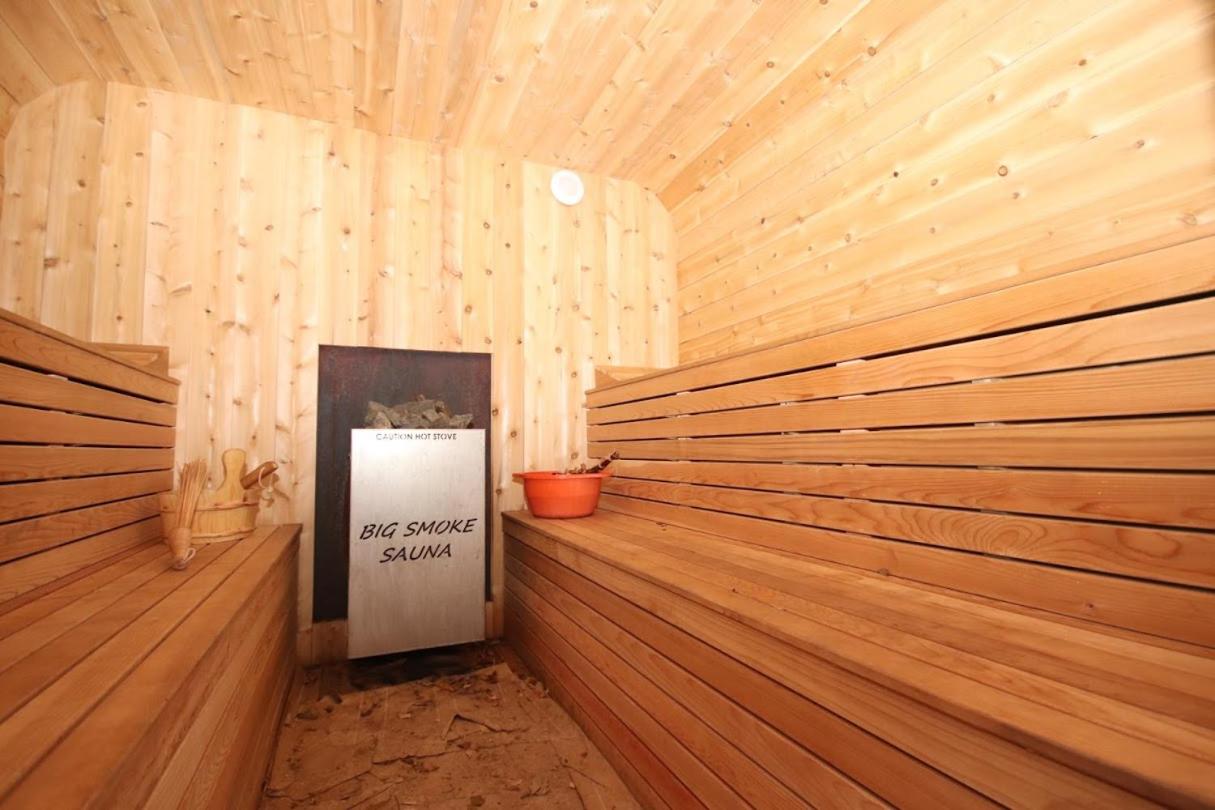 La Datcha 20 Acres Private Spa, with Pool, Jacuzzi & Wood Burning Sauna