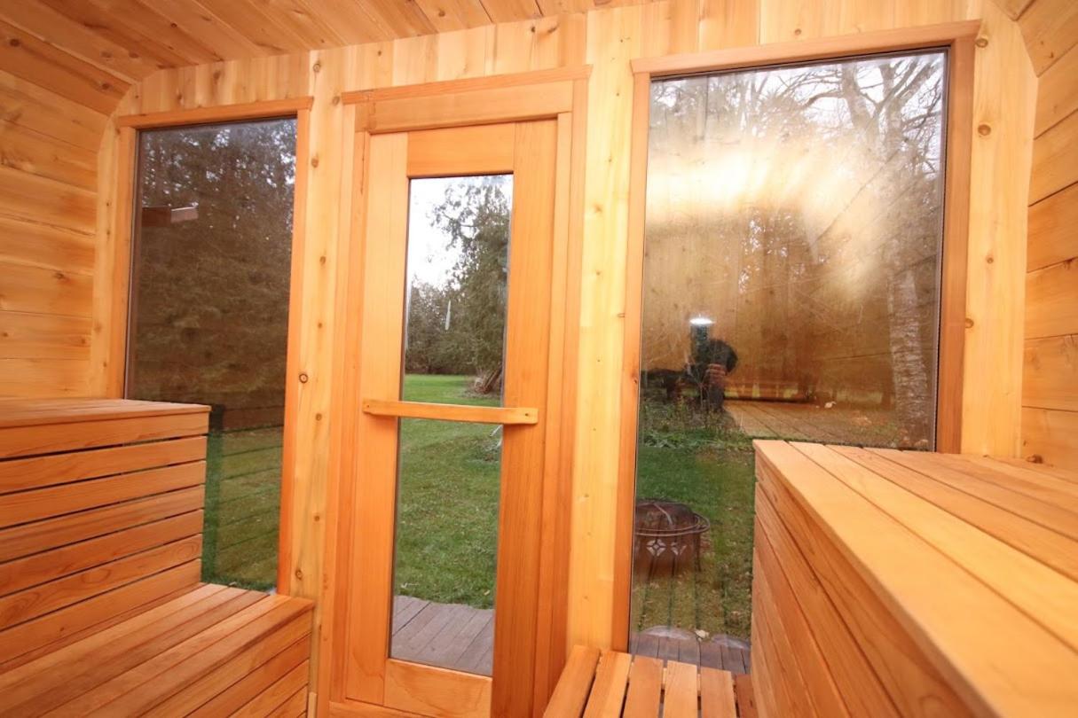 La Datcha 20 Acres Private Spa, with Pool, Jacuzzi & Wood Burning Sauna