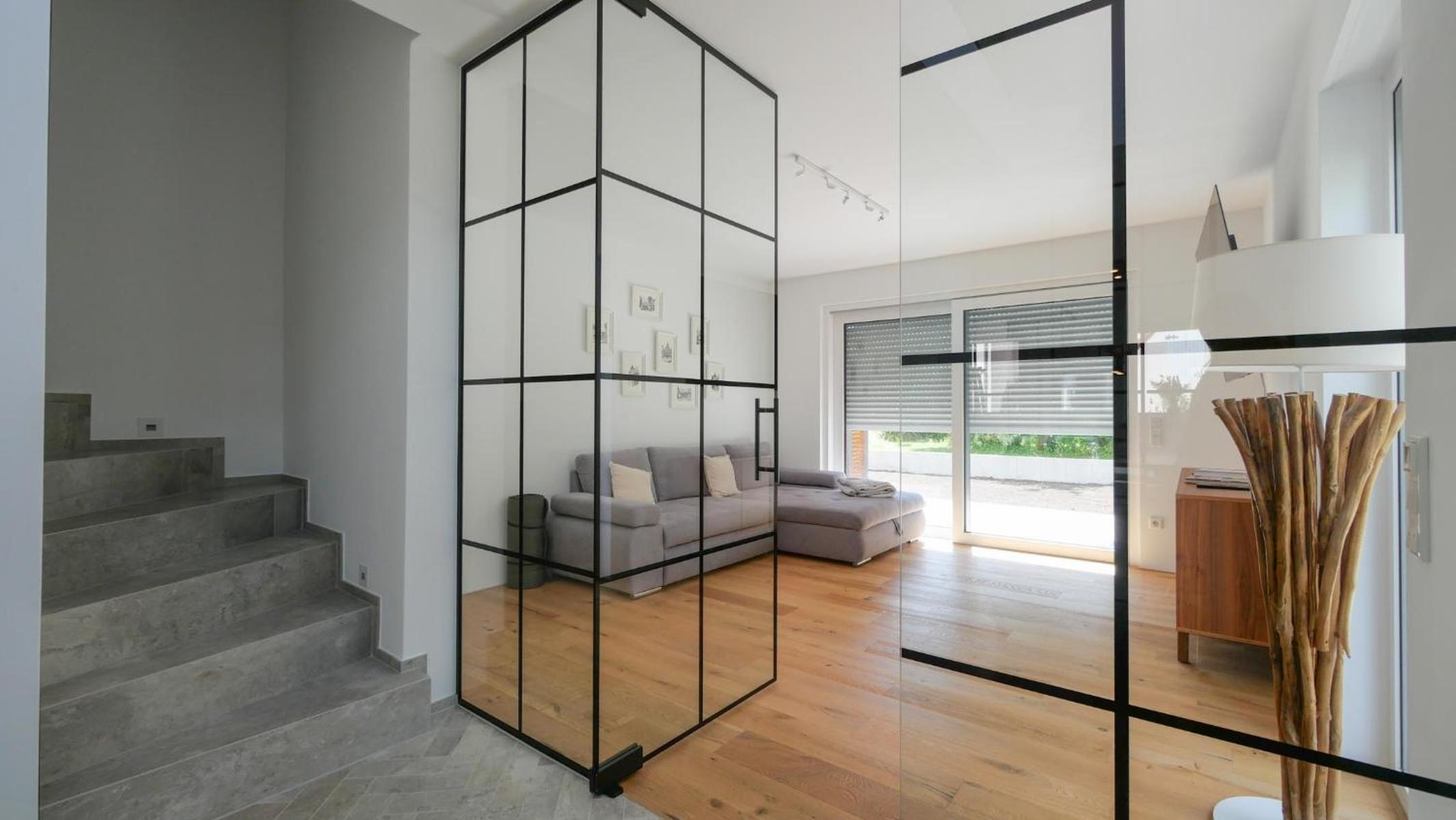 Eleganter Neubau-Luxus in Paderborn & stilvoller Rückzugsort für bis zu 9 Gäste