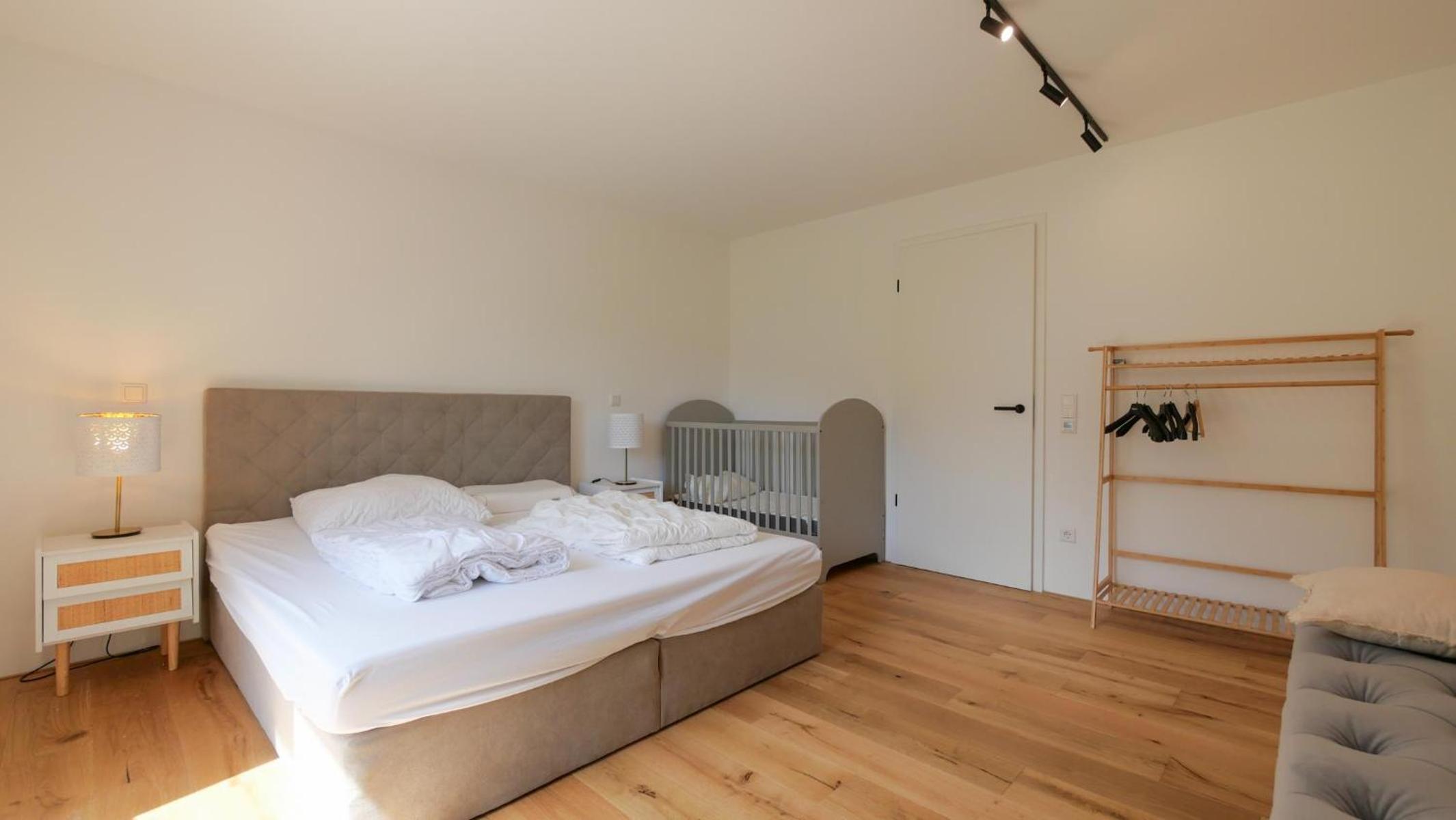 Eleganter Neubau-Luxus in Paderborn & stilvoller Rückzugsort für bis zu 9 Gäste