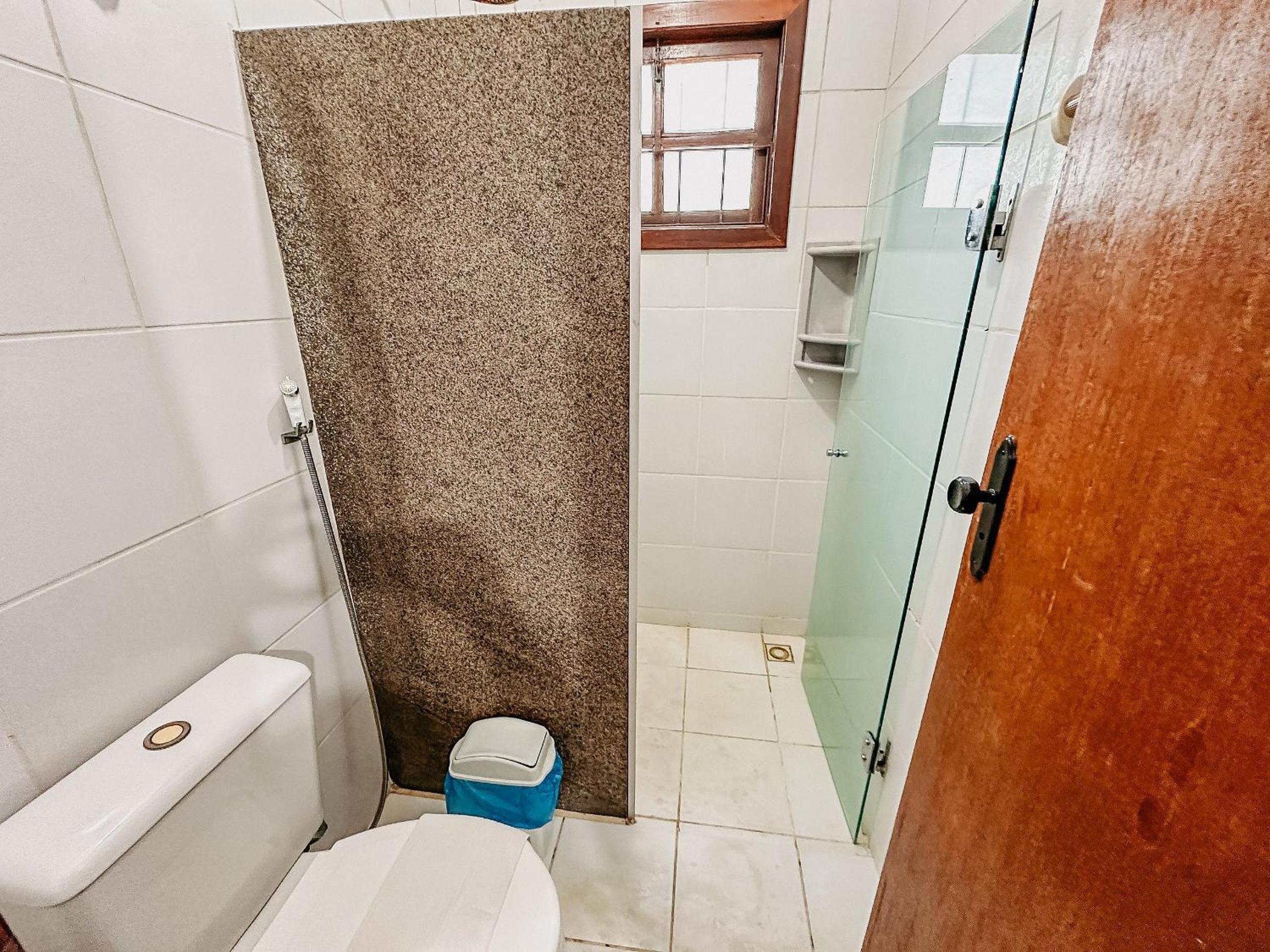 Casas no Residencial Mont Sinai com 2 ou 3 suítes (todas com ar), internet privativa 300MBPS a aproximadamento 250m da Praia de Taperapuã, condomínio com p