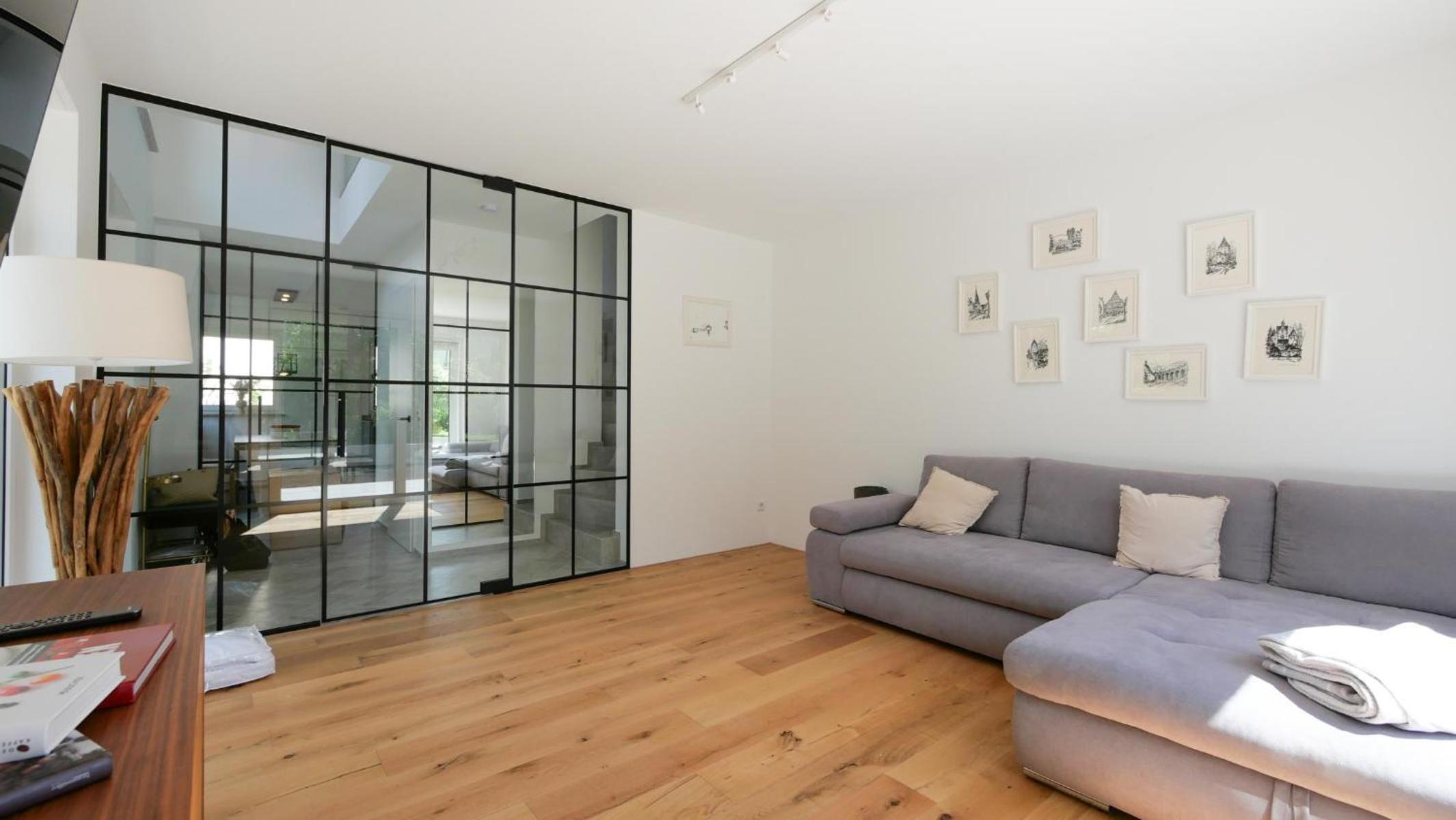 Eleganter Neubau-Luxus in Paderborn & stilvoller Rückzugsort für bis zu 9 Gäste