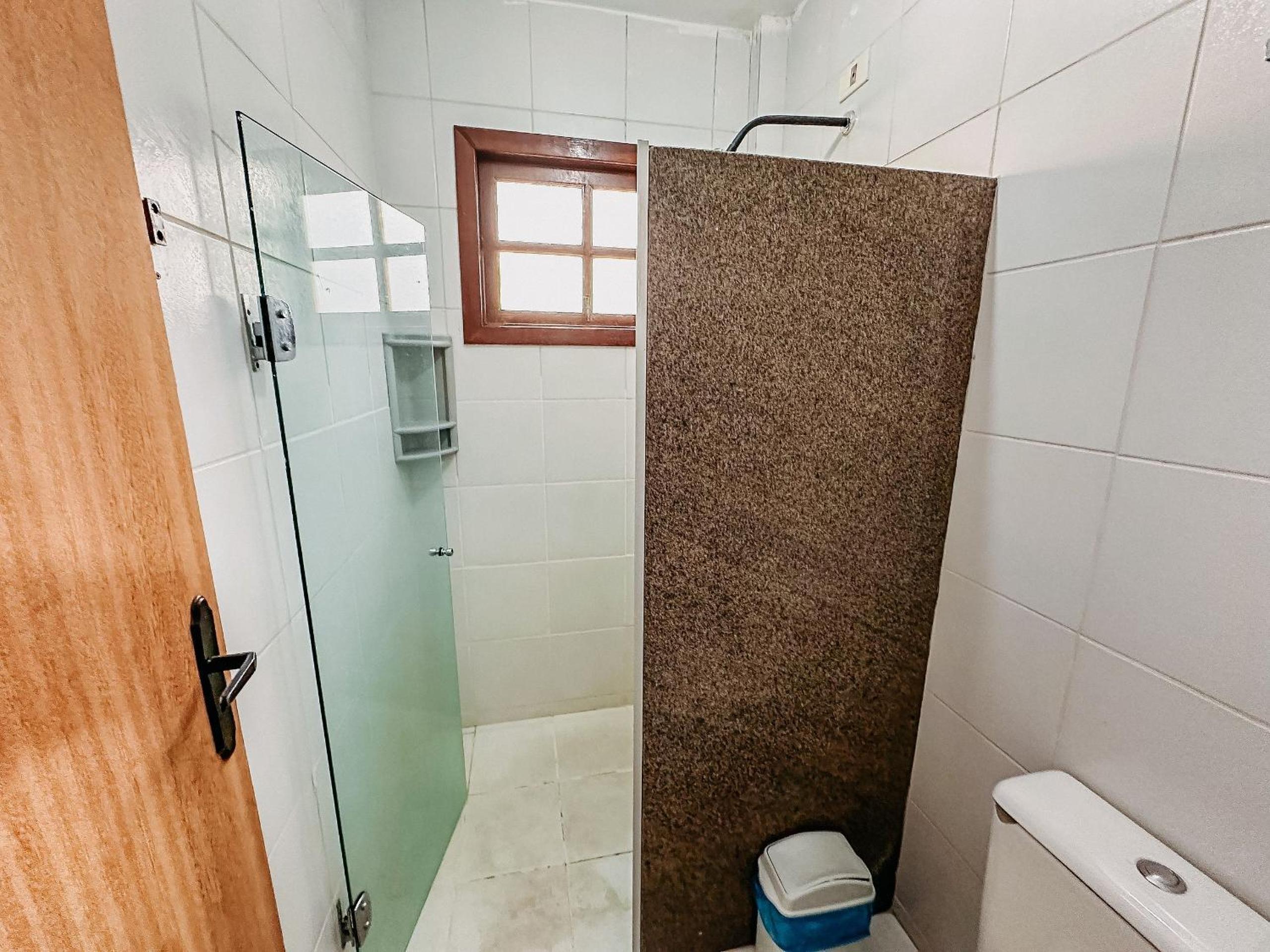 Casas no Residencial Mont Sinai com 2 ou 3 suítes (todas com ar), internet privativa 300MBPS a aproximadamento 250m da Praia de Taperapuã, condomínio com p