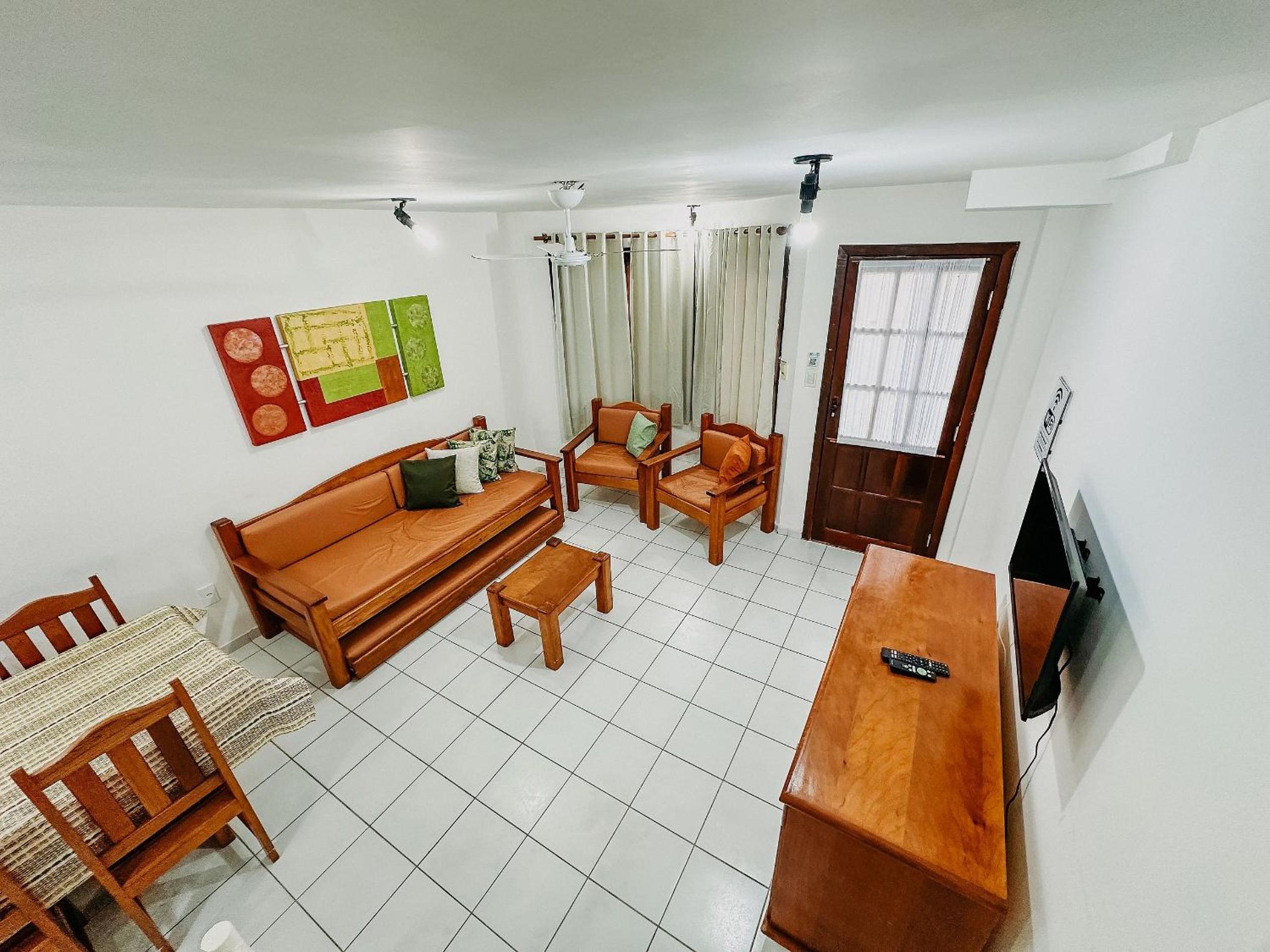 Casas no Residencial Mont Sinai com 2 ou 3 suítes (todas com ar), internet privativa 300MBPS a aproximadamento 250m da Praia de Taperapuã, condomínio com p