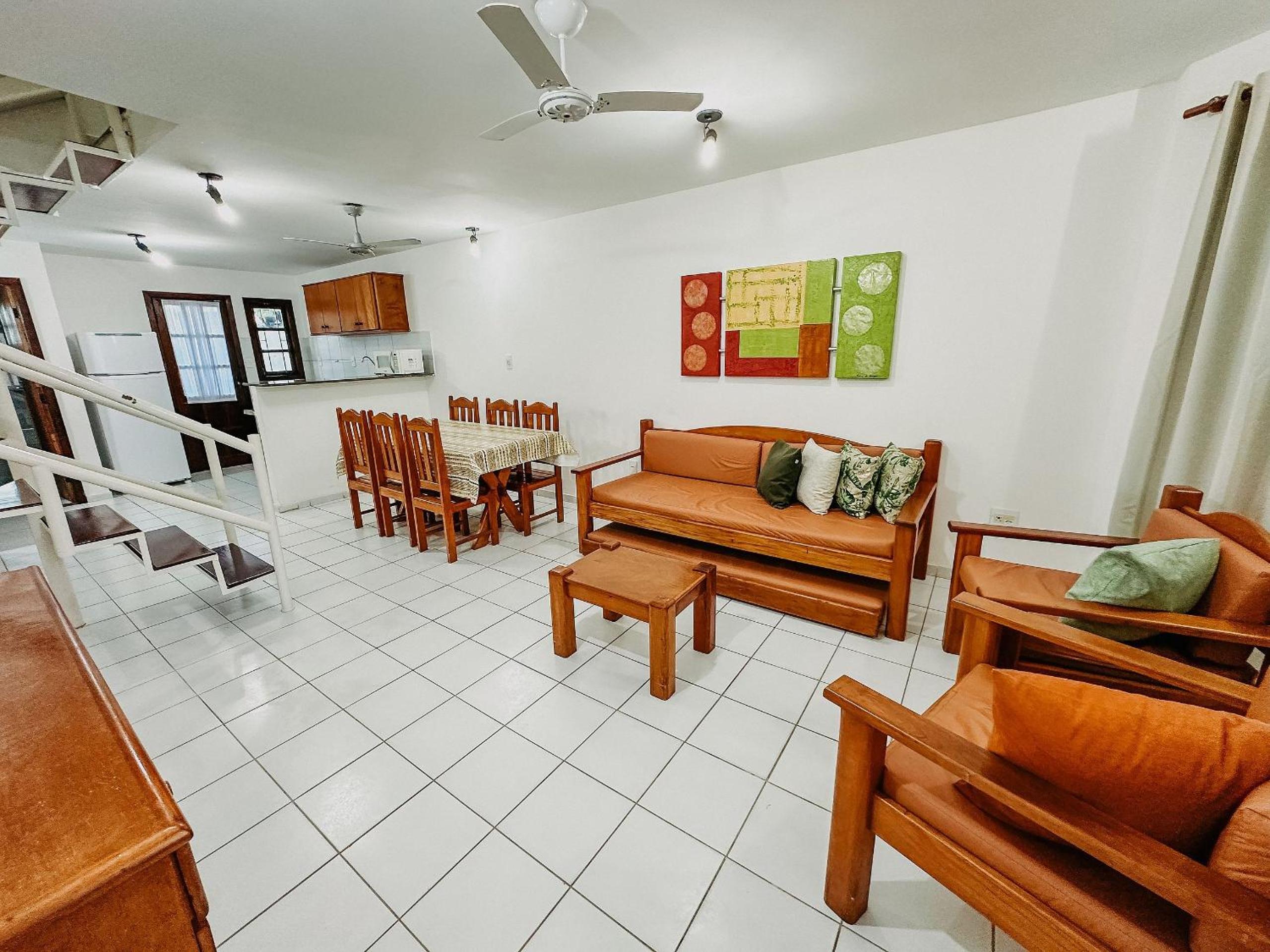 Casas no Residencial Mont Sinai com 2 ou 3 suítes (todas com ar), internet privativa 300MBPS a aproximadamento 250m da Praia de Taperapuã, condomínio com p