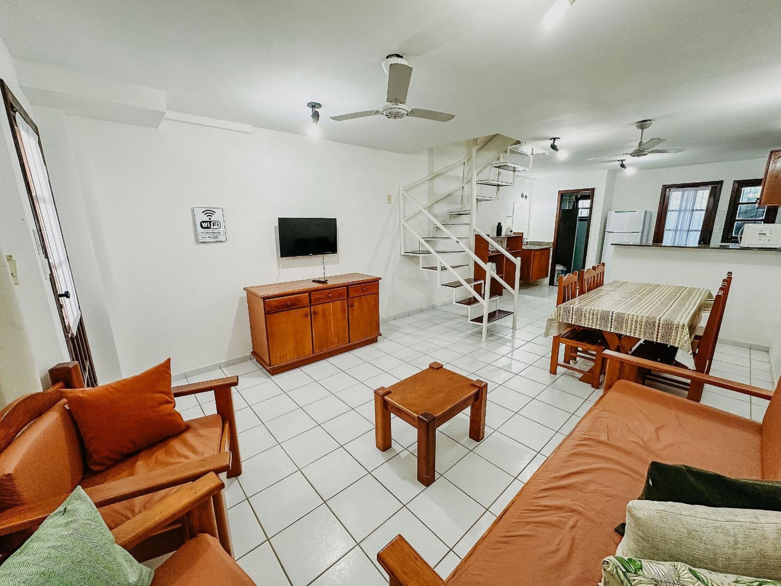 Casas no Residencial Mont Sinai com 2 ou 3 suítes (todas com ar), internet privativa 300MBPS a aproximadamento 250m da Praia de Taperapuã, condomínio com p