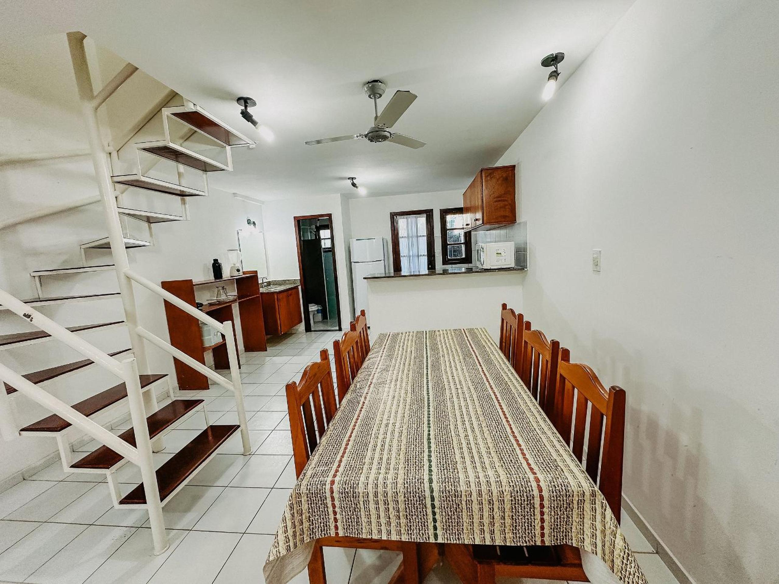 Casas no Residencial Mont Sinai com 2 ou 3 suítes (todas com ar), internet privativa 300MBPS a aproximadamento 250m da Praia de Taperapuã, condomínio com p