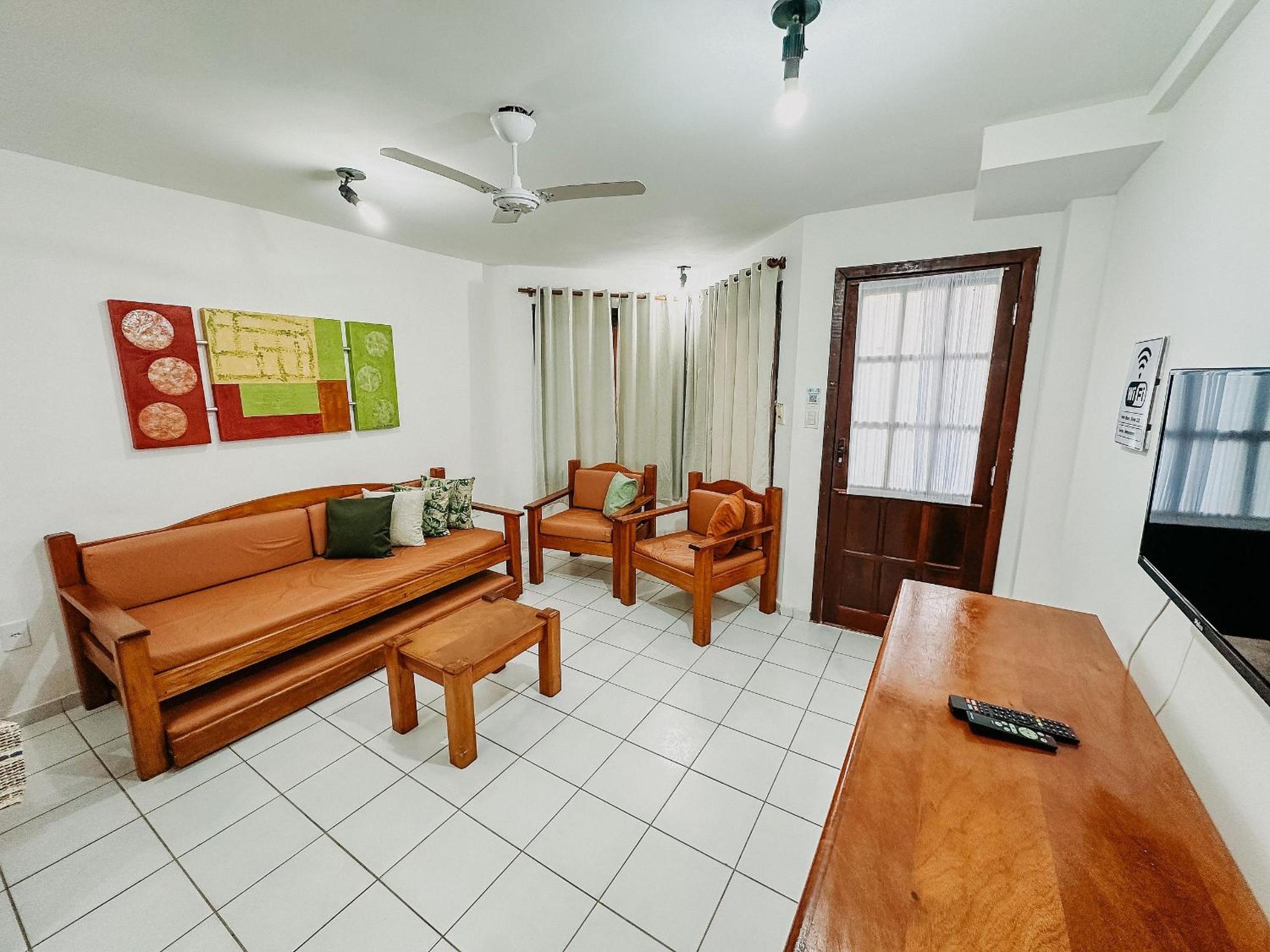 Casas no Residencial Mont Sinai com 2 ou 3 suítes (todas com ar), internet privativa 300MBPS a aproximadamento 250m da Praia de Taperapuã, condomínio com p