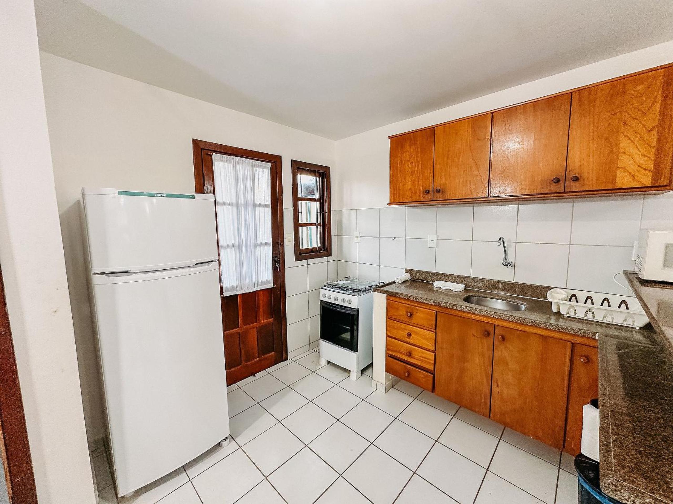 Casas no Residencial Mont Sinai com 2 ou 3 suítes (todas com ar), internet privativa 300MBPS a aproximadamento 250m da Praia de Taperapuã, condomínio com p