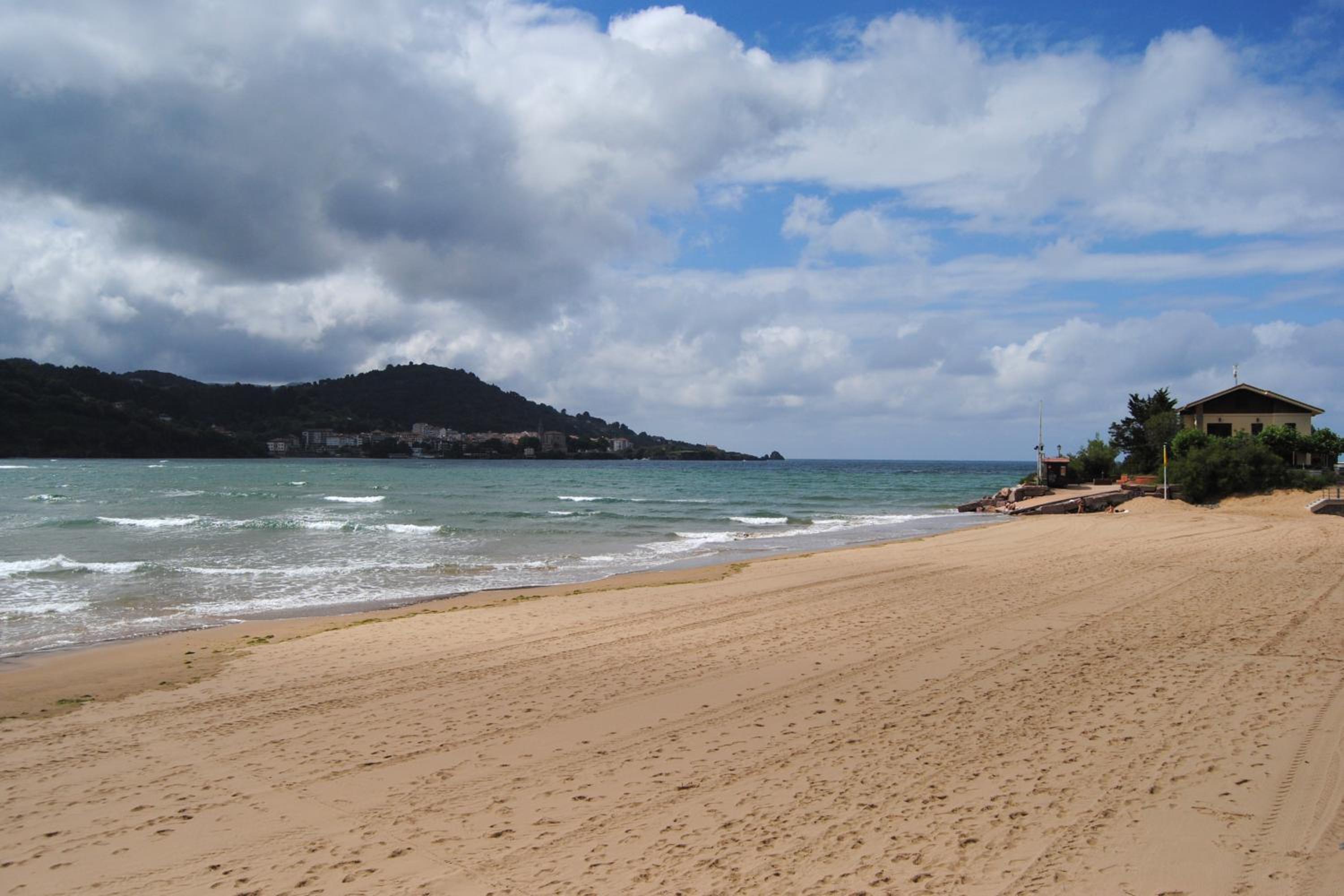 Laida Beach con Parking By Kabia Gestión