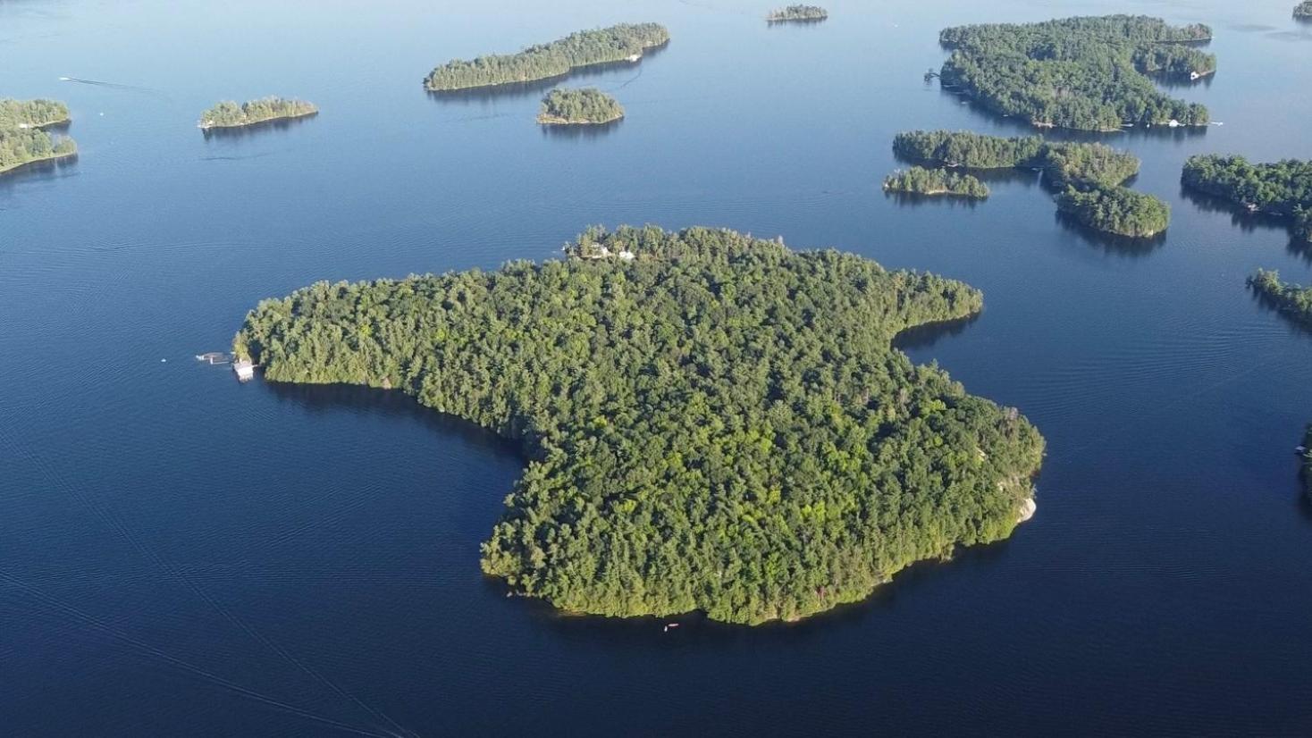 Family Cottage Sheep Island