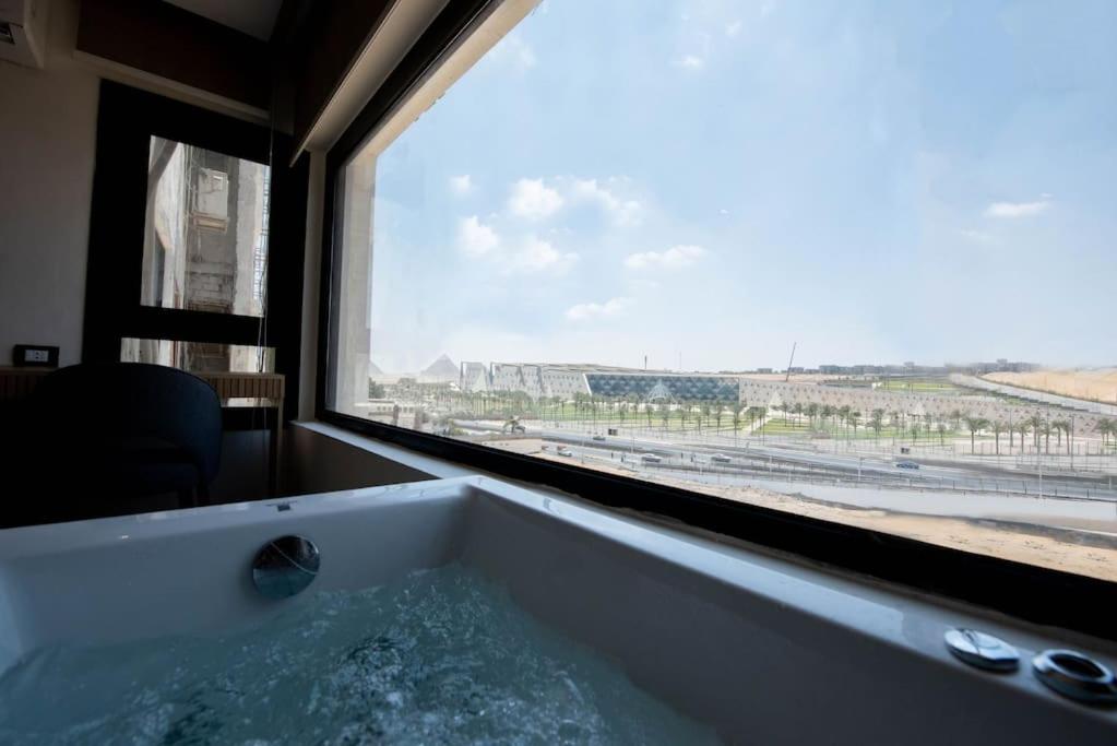Jacuzzi Paradise Pyramids Panoramic View 502