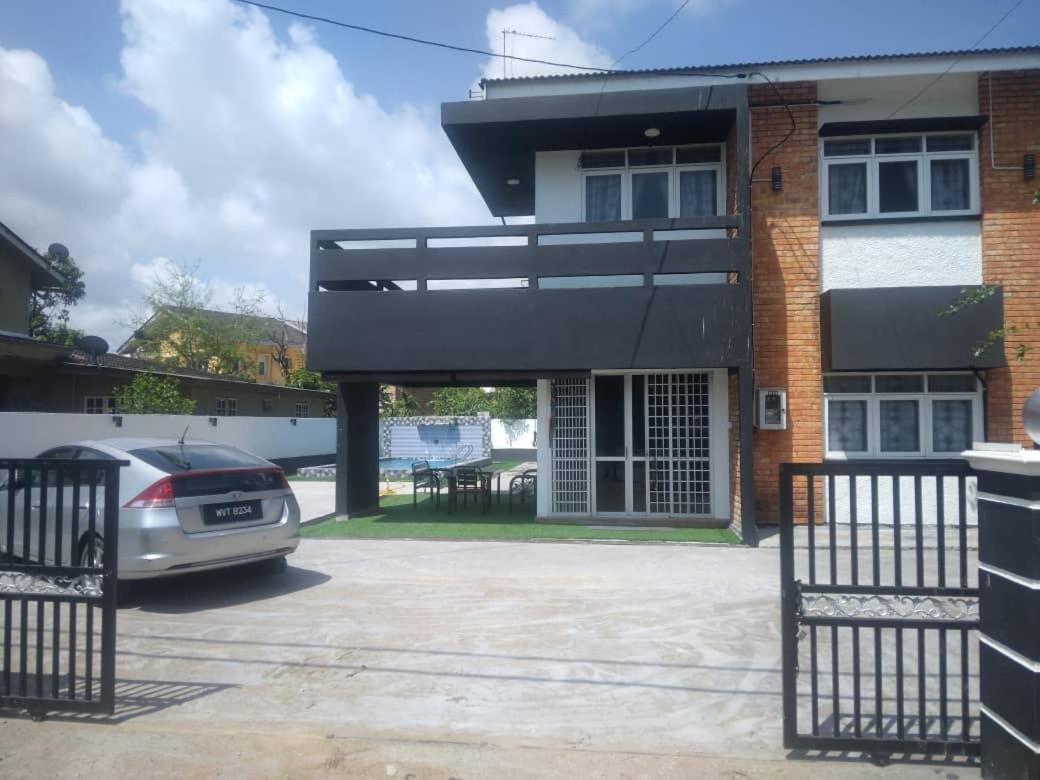 AR-RAHMAN HOMESTAY KUALA TERENGGANU Semi-D, 2-storey, 4-Bedroom 4-Bathroom, 25x13feet Private Swimming Pool with 5 feet Fountain photo 8