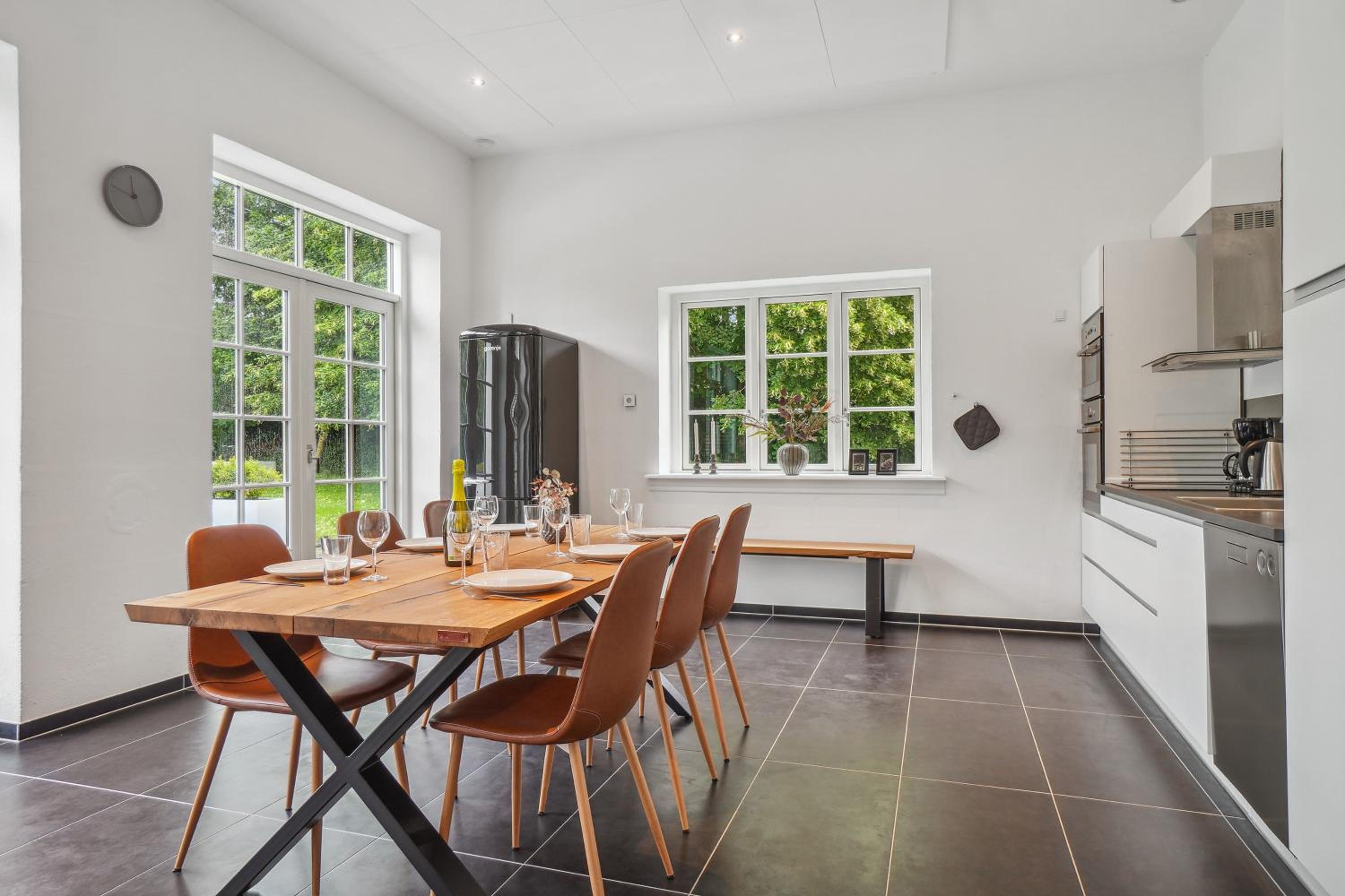 Nyrenoveret 3BR nær Aarhus m Gratis Parkering