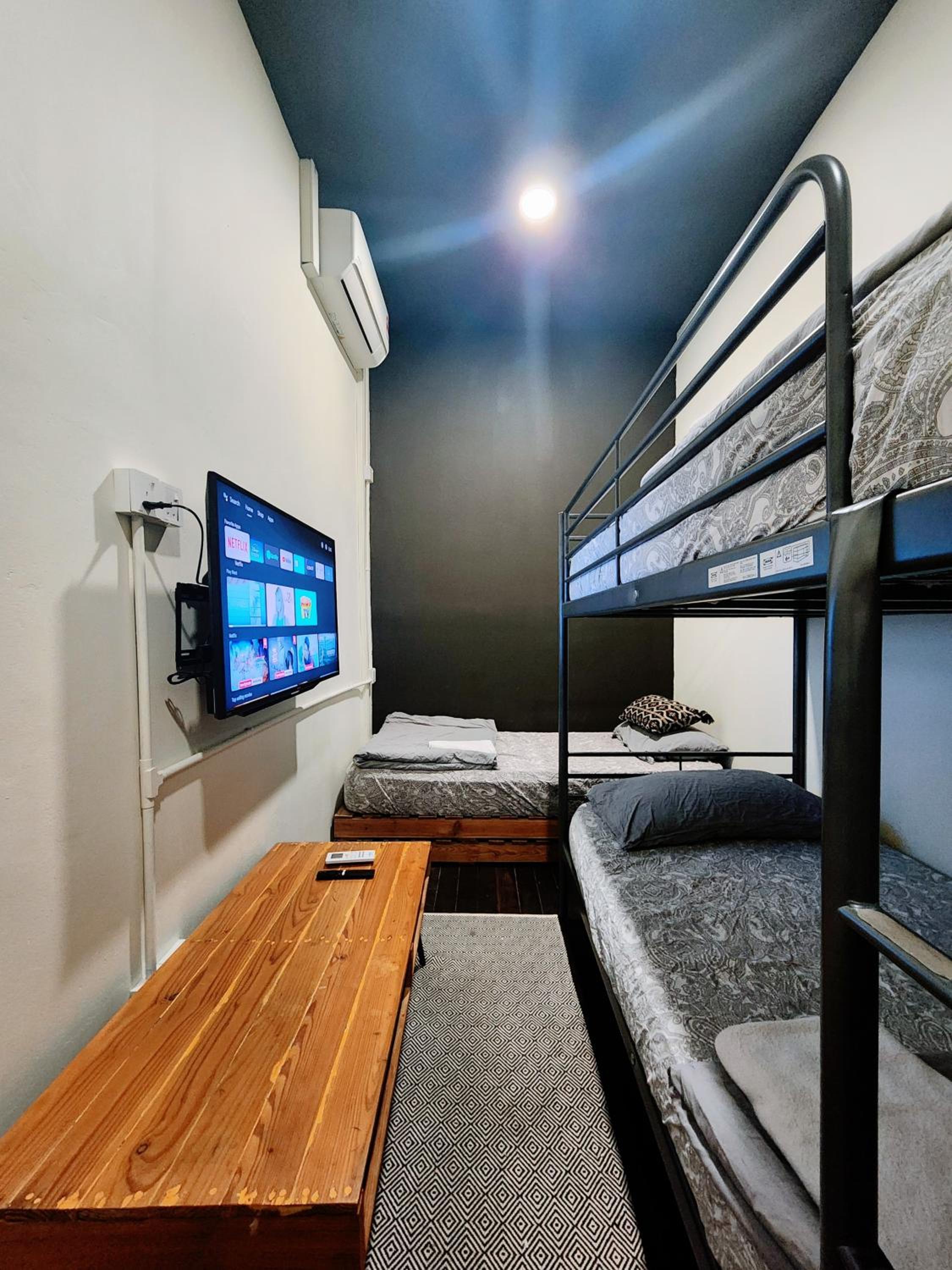 Upspot Kuching Waterfront Premium Hostel
