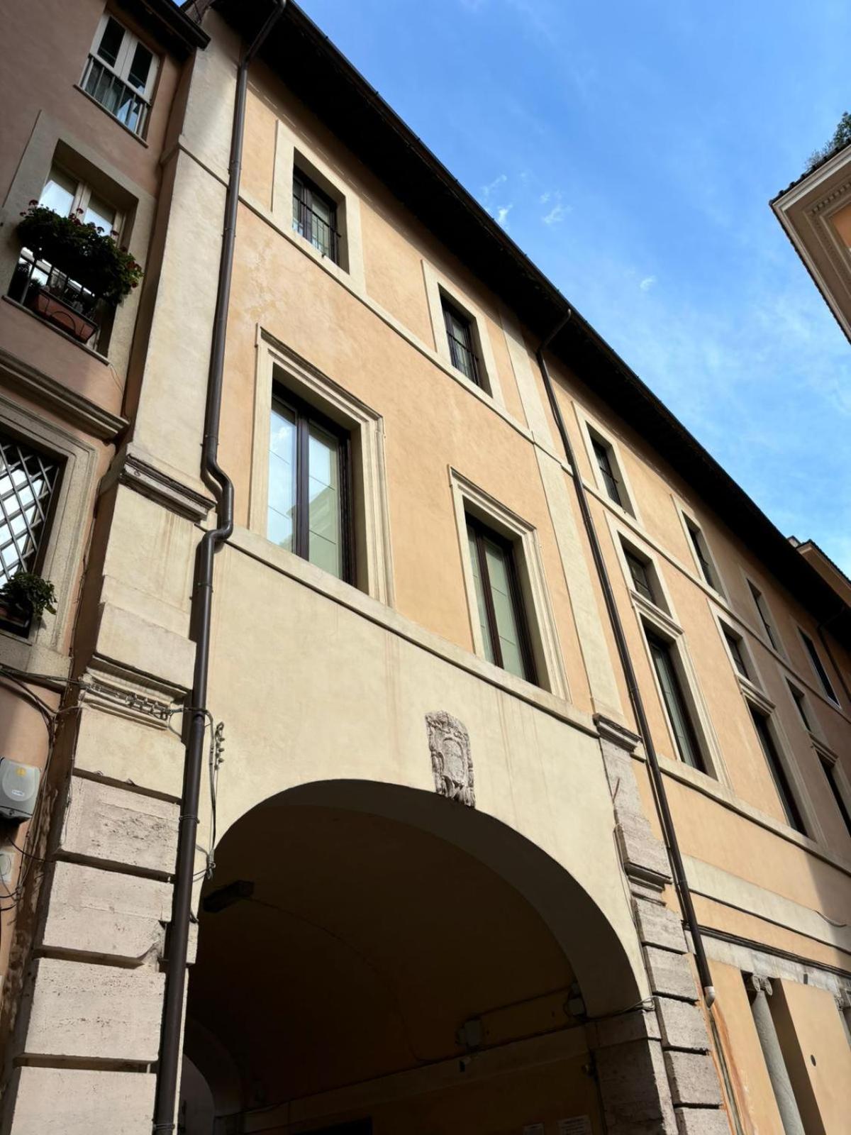 Golden Pantheon Rooms