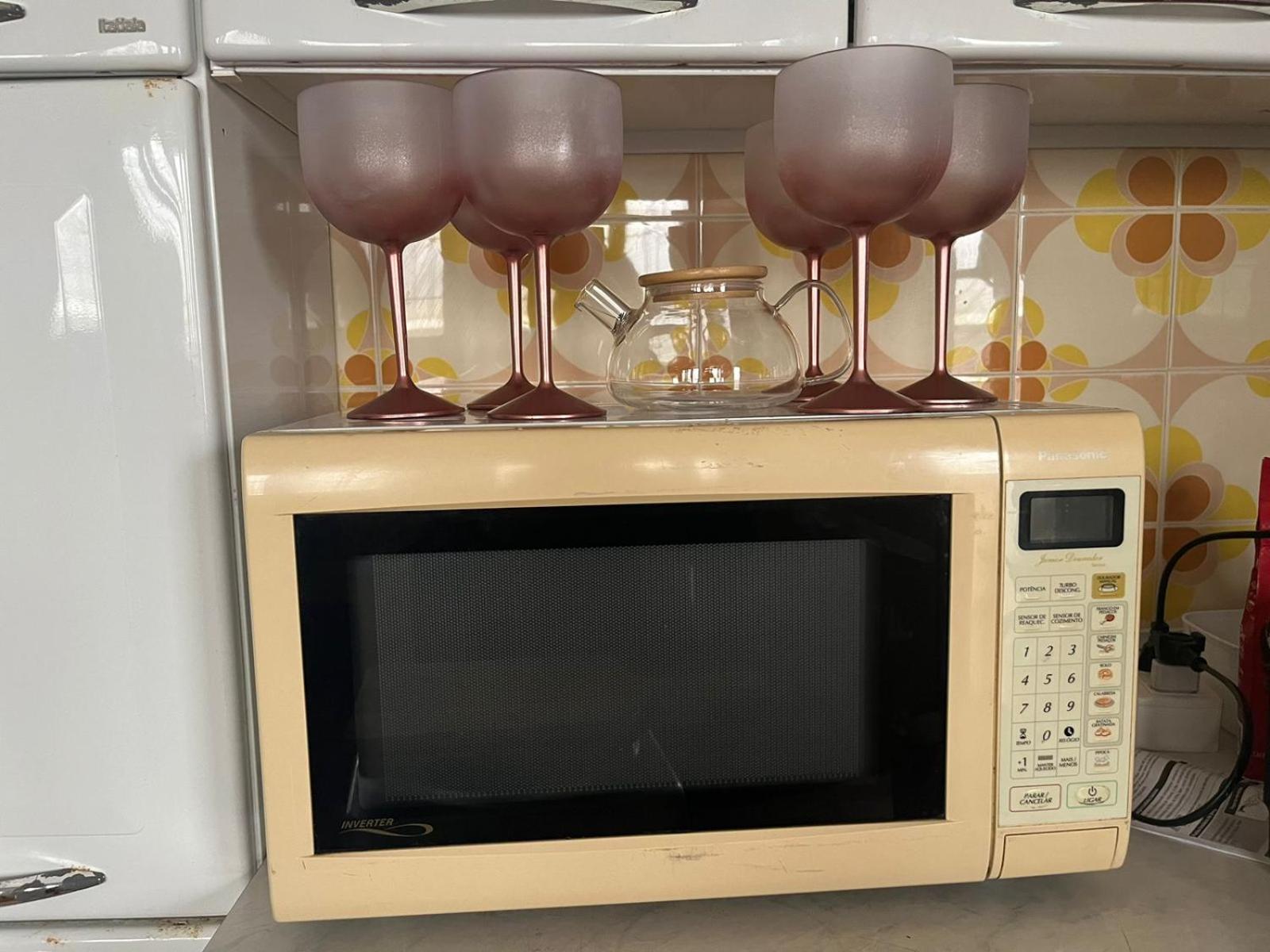 Enseada Casa com churrasqueira- 100 metros da praia com 4 dorm para até 14 pessoas