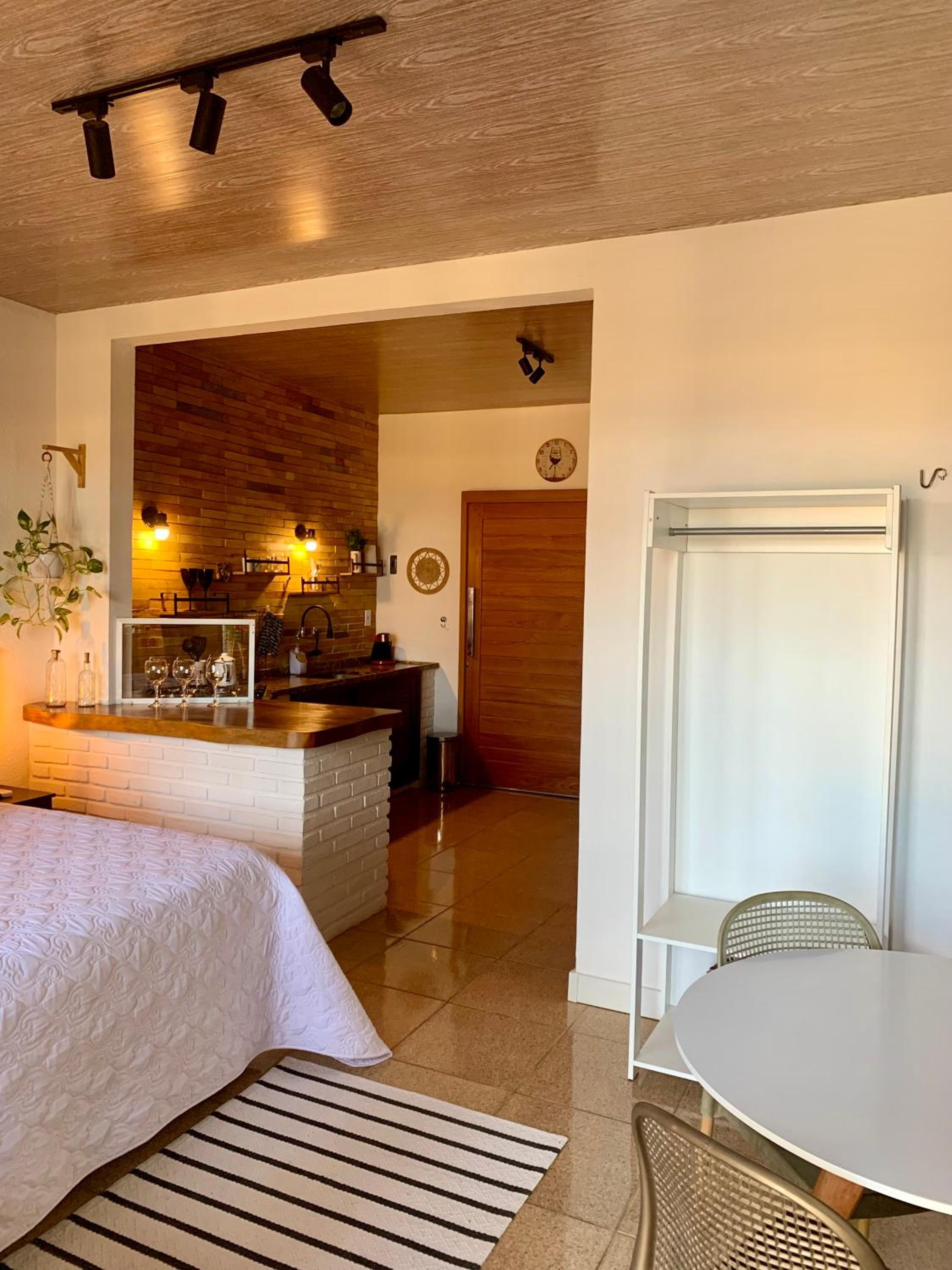 Suíte frente mar com cozinha e quintal pés na areia