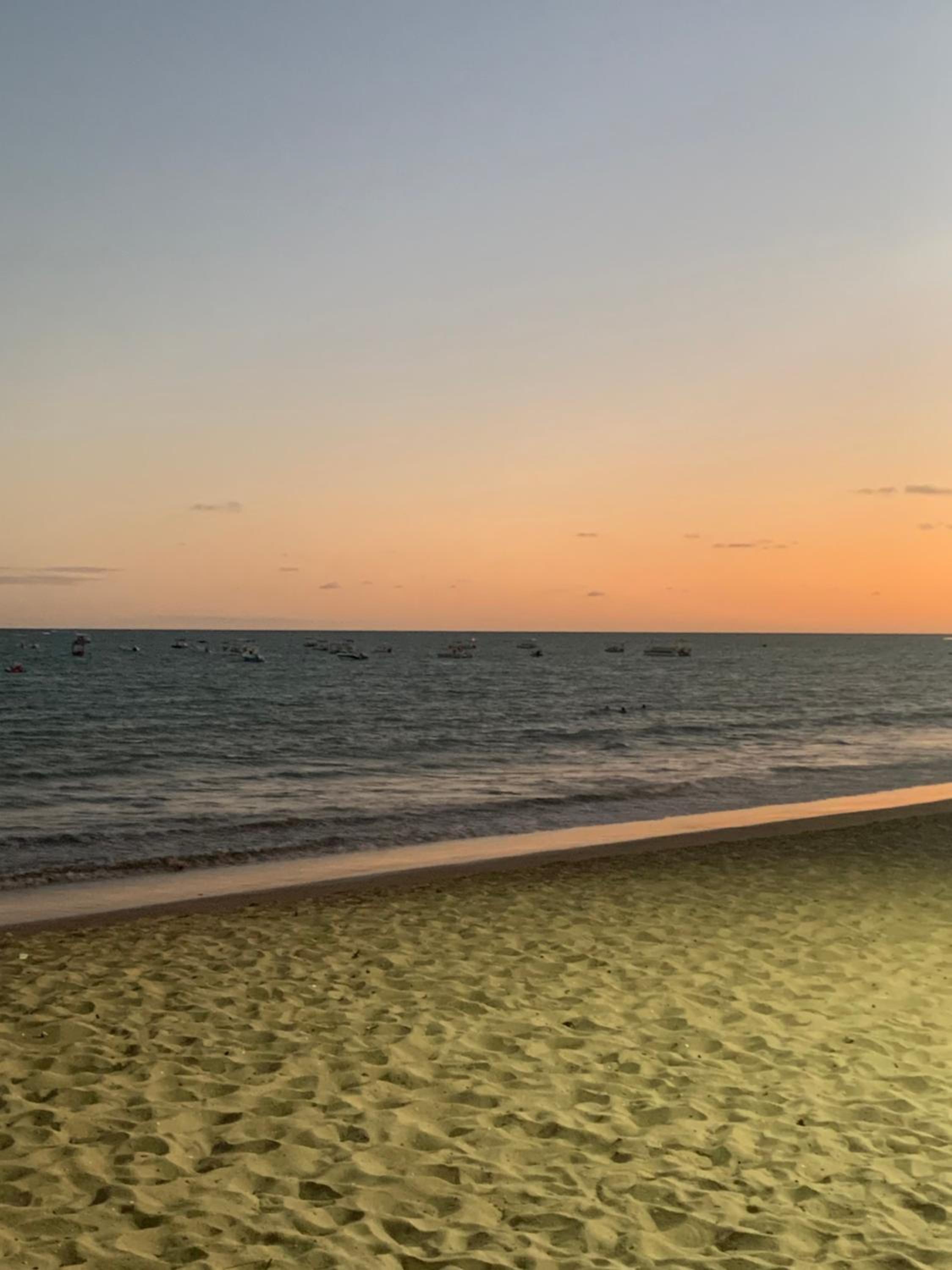 Suíte frente mar com cozinha e quintal pés na areia