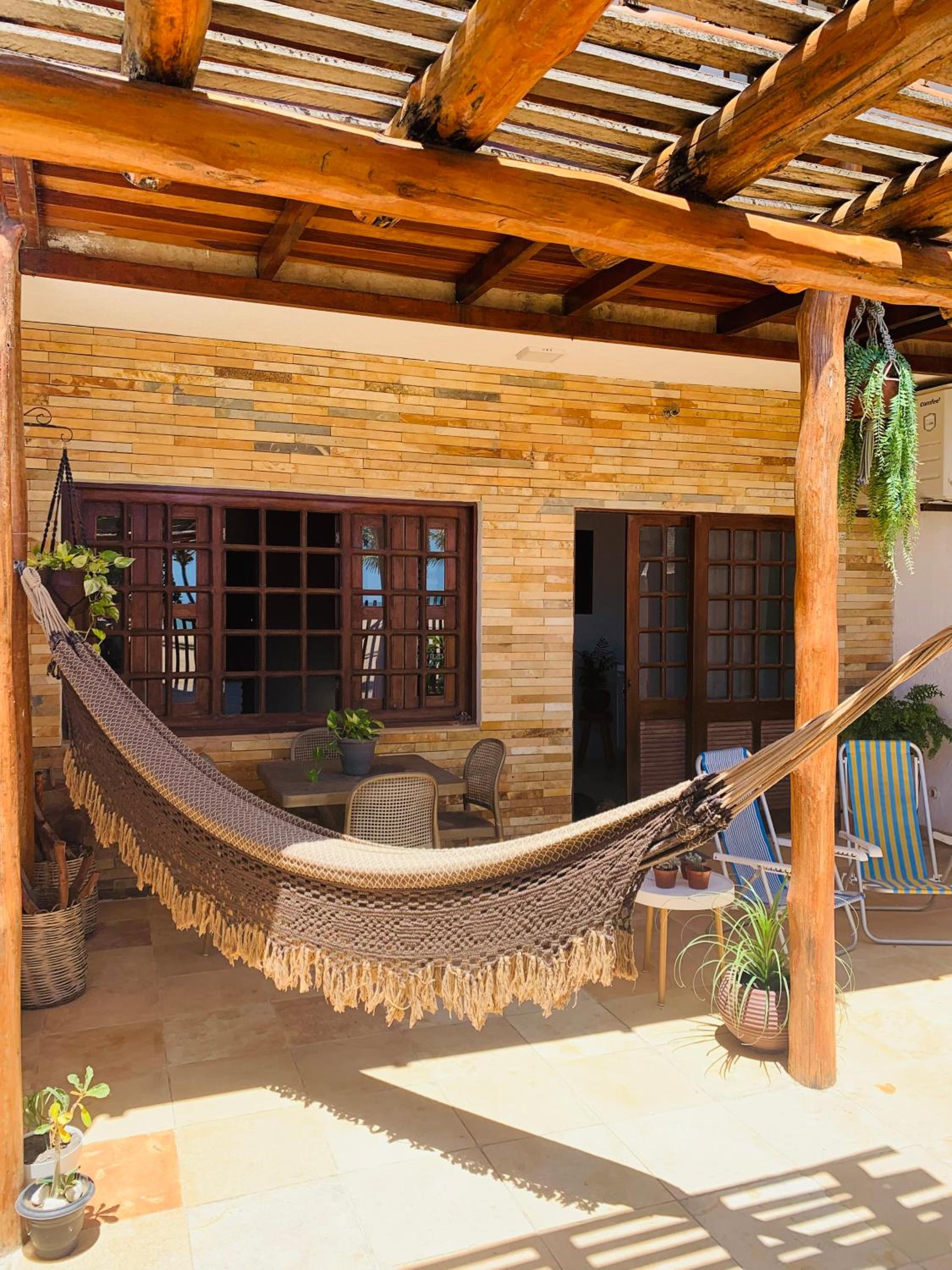 Suíte frente mar com cozinha e quintal pés na areia