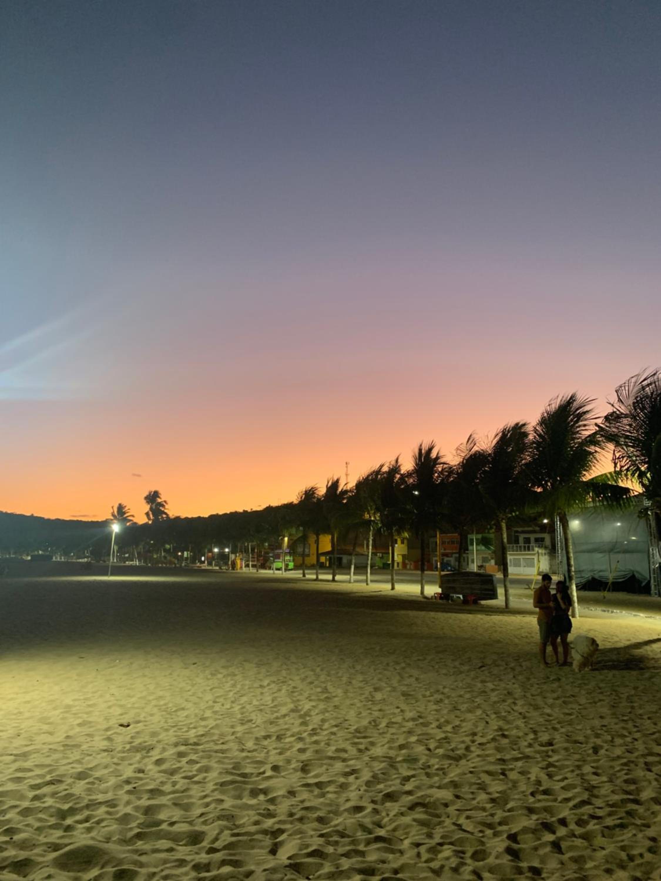 Suíte frente mar com cozinha e quintal pés na areia
