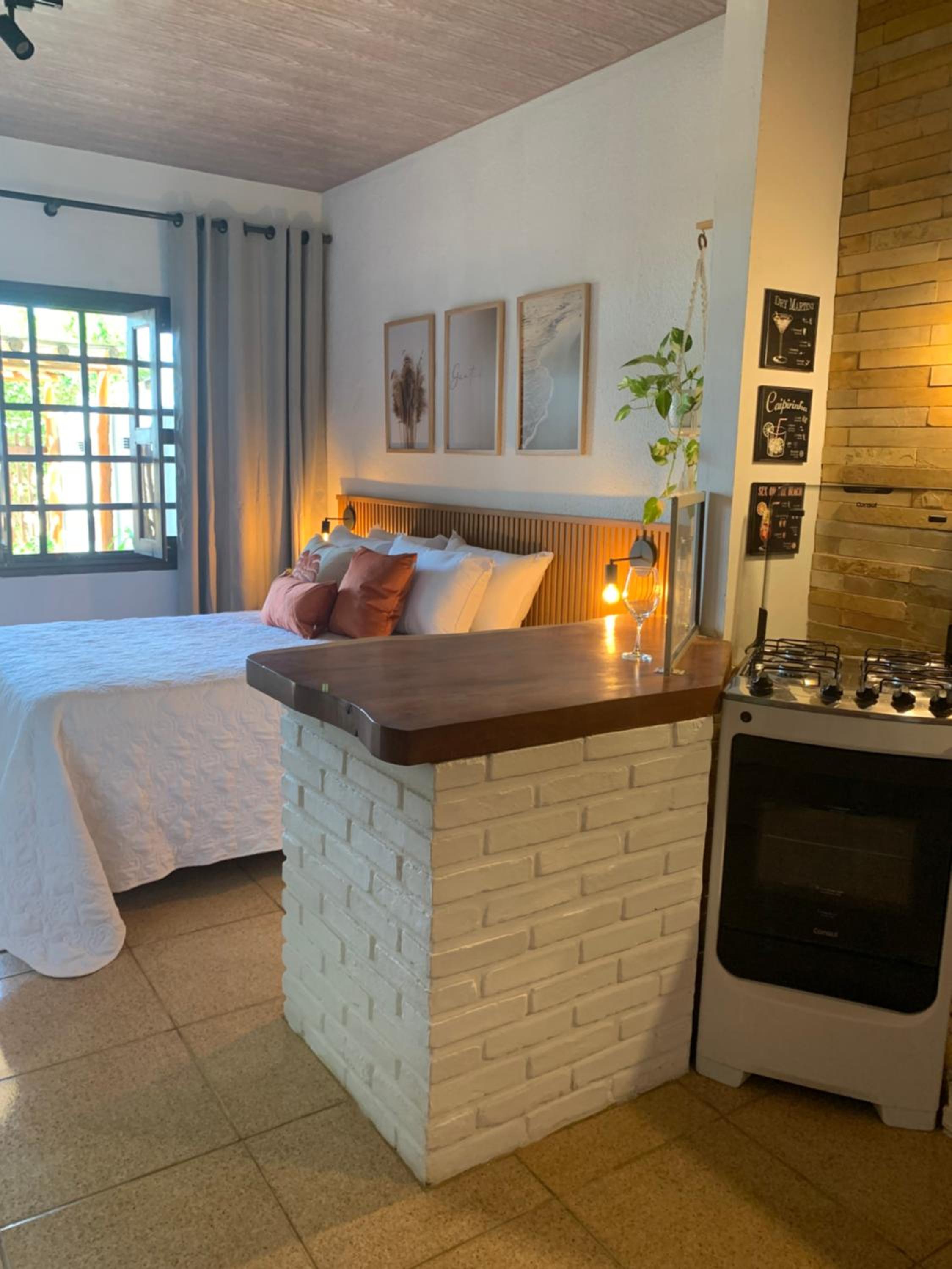 Suíte frente mar com cozinha e quintal pés na areia
